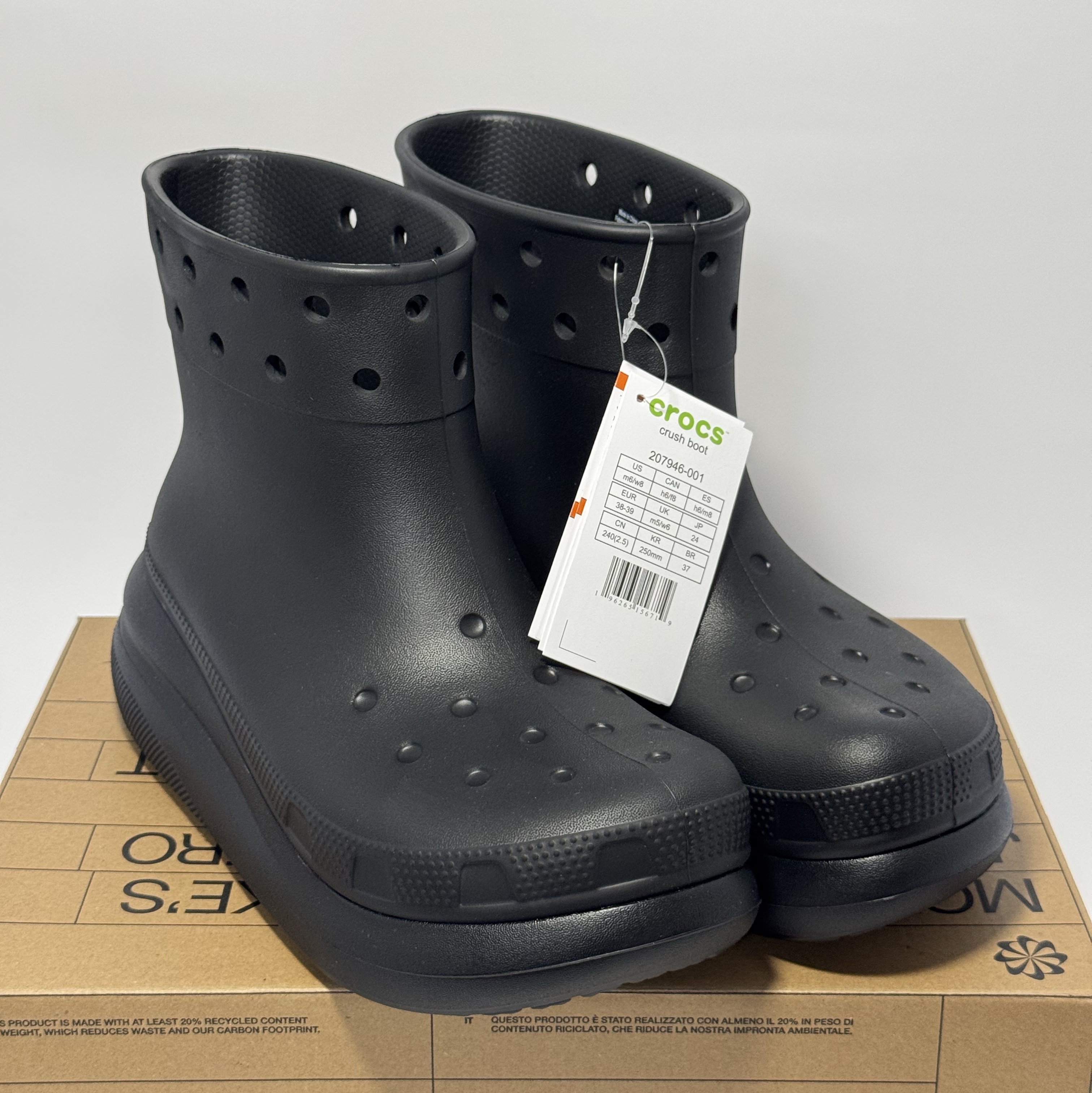 Crocs Classic Crush Boot Black 착용 스타일 - 1