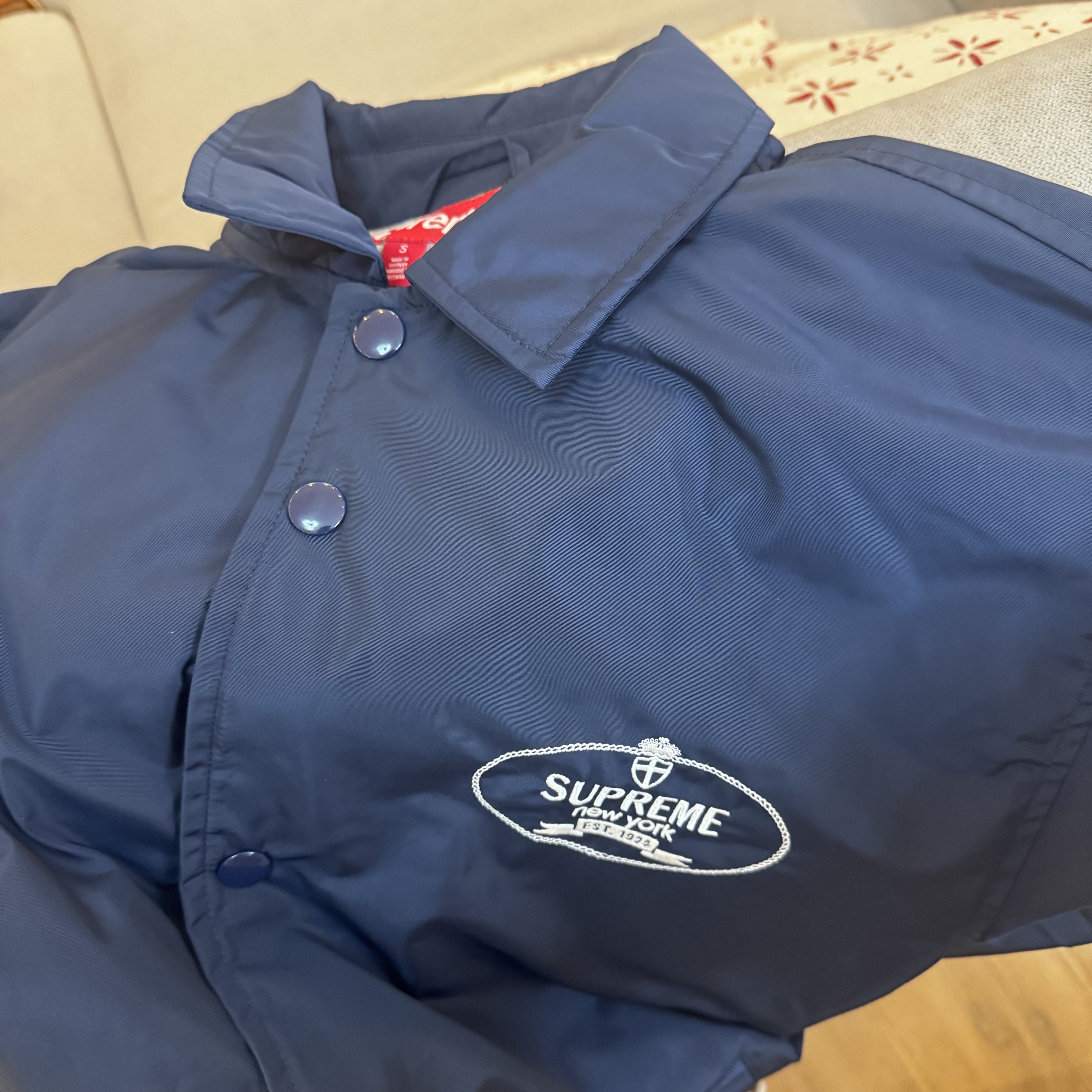Supreme Crest Coaches Jacket Navy - 24FW 착용 스타일 - 2