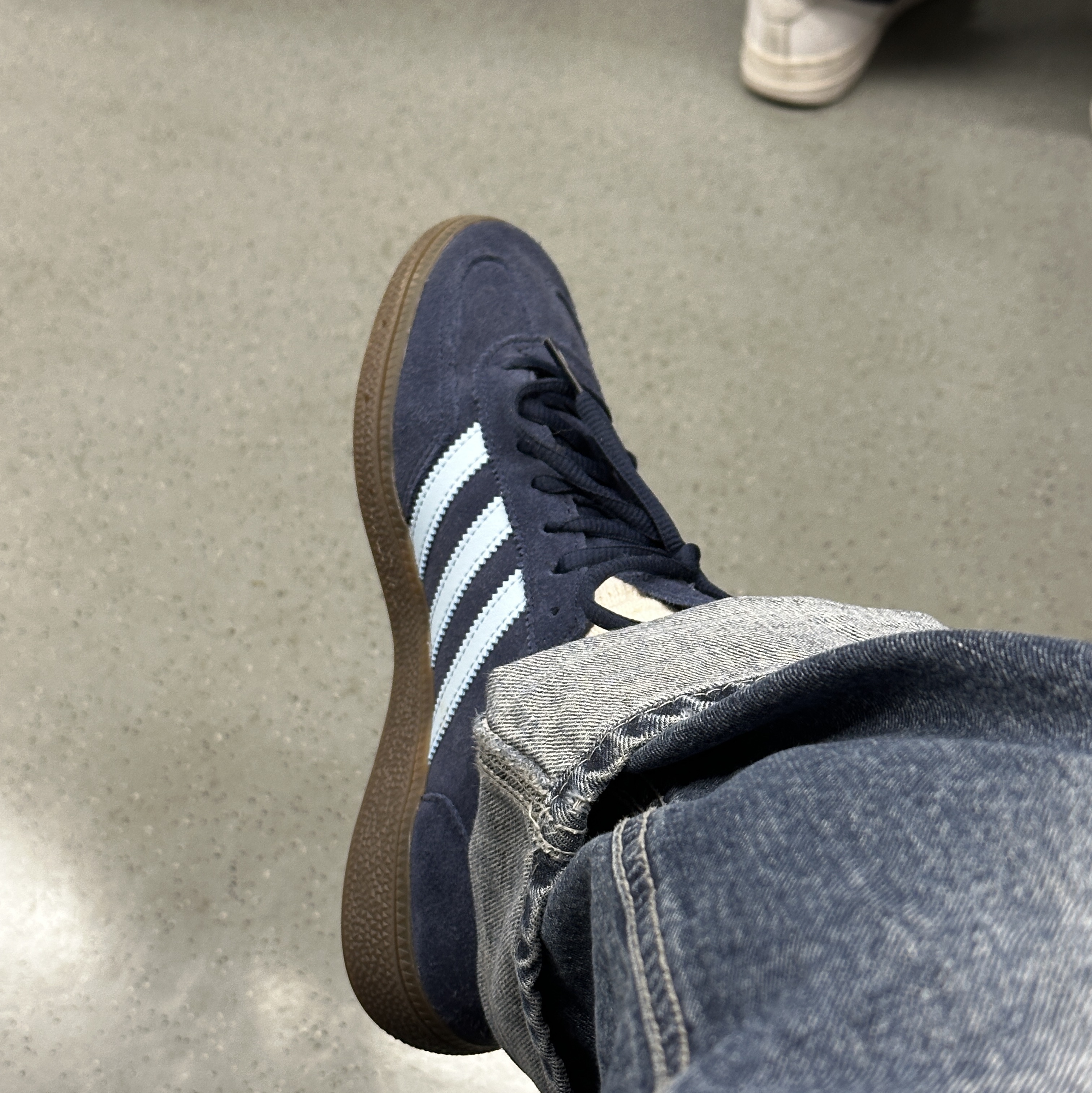 Adidas Spezial Handball Collegiate Navy 착용 스타일