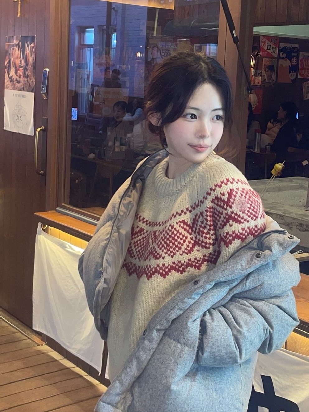 Siyazu SIKN2103 Loose Fit Alpaca Nordic Sweater Red 착용 스타일 - 3