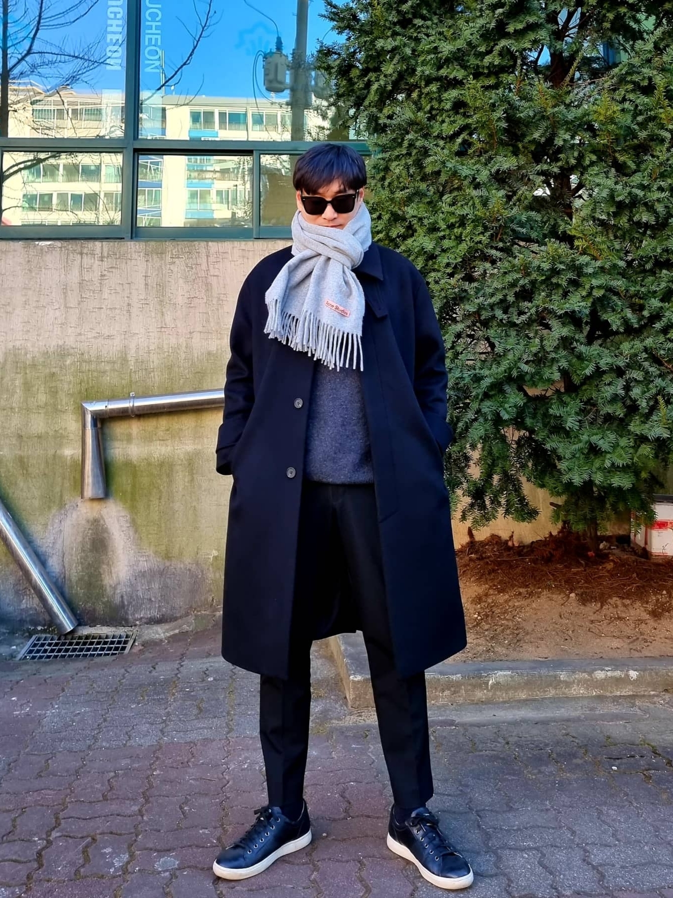 Acne Studios Canada Narrow New Wool Muffler Light Grey Melange, Gentle Monster Sal 01 Black 착용 스타일
