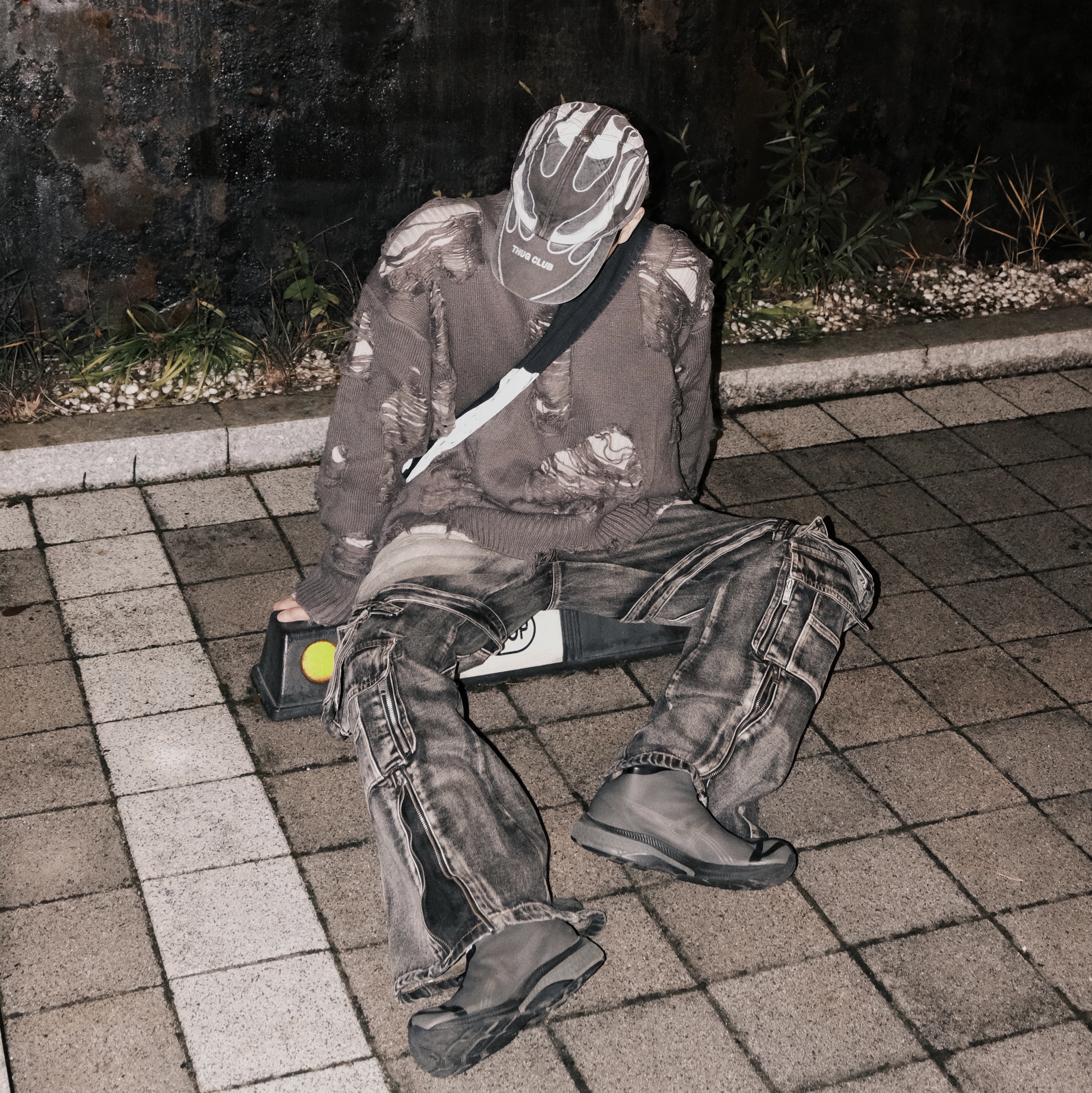 Kapital 14 oz. Denim Bone Print Book Bag Black, Asics x Vivienne Westwood Gel-Kayano 27 LTX Black 착용 스타일 - 1