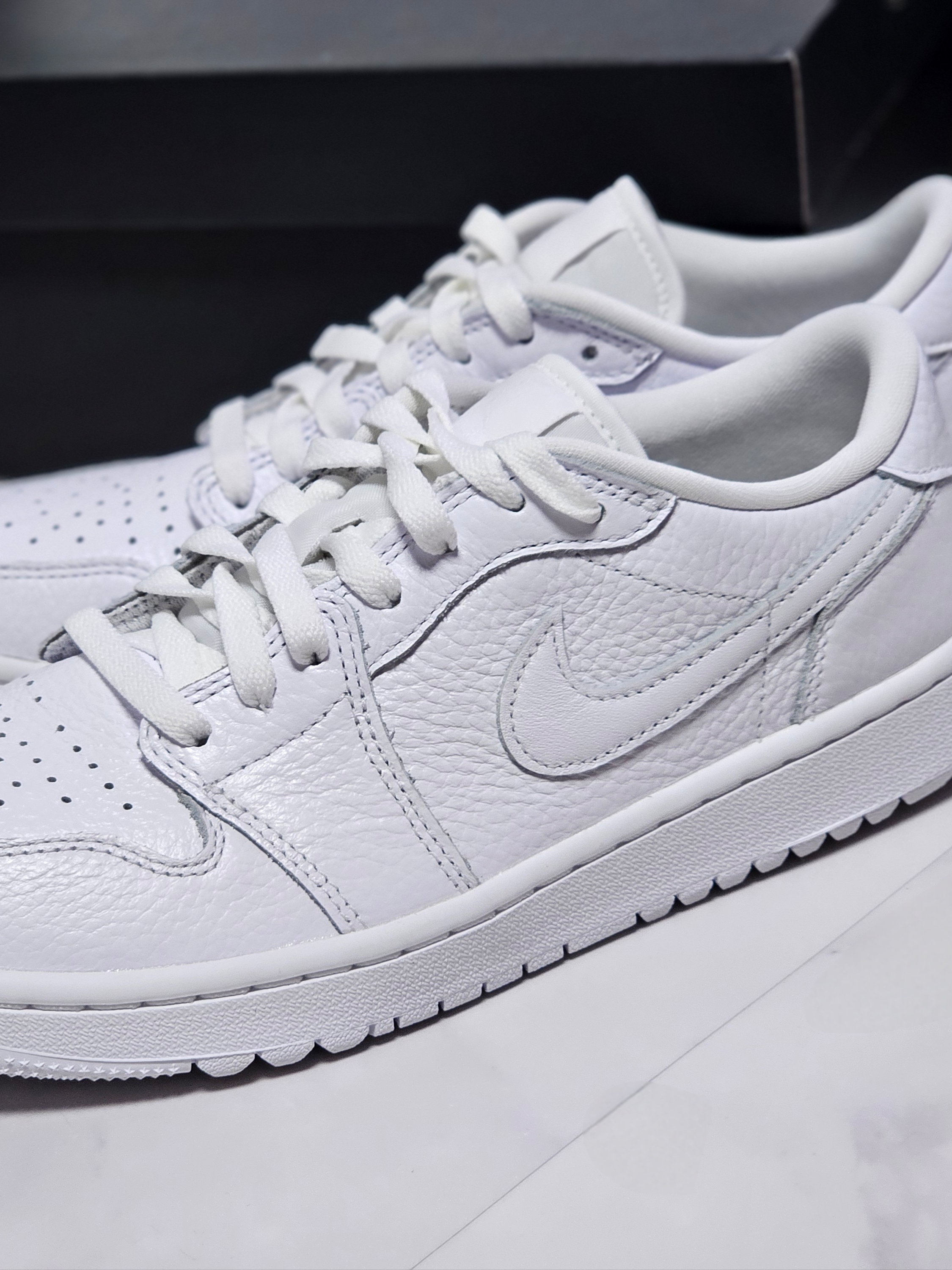 Jordan 1 Low Golf Triple White 착용 스타일 - 4