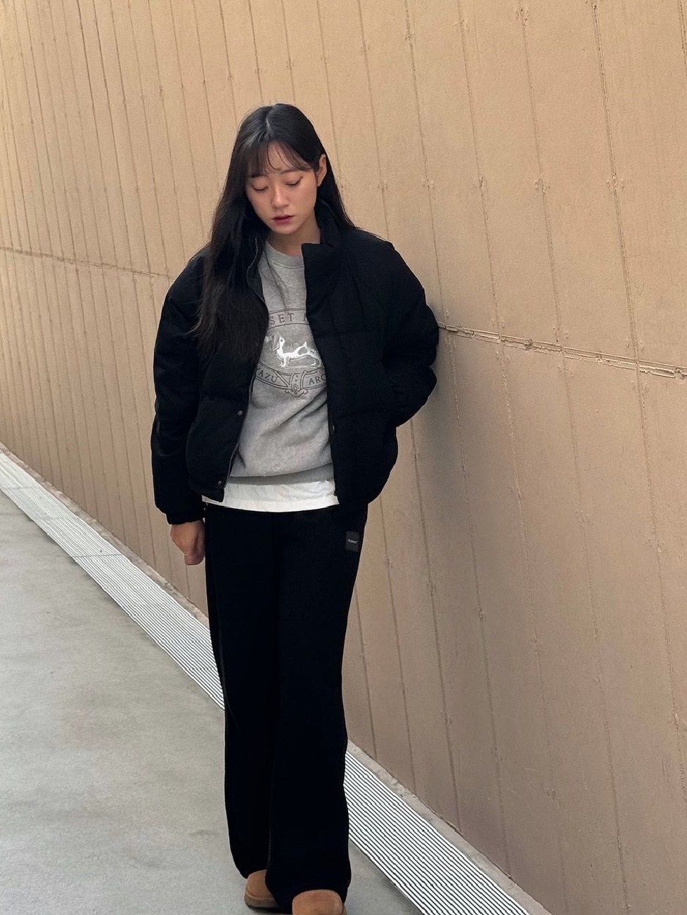 Siyazu SIOT4010 Woolen Duckdown cropped padded jacket Black 착용 스타일 - 3