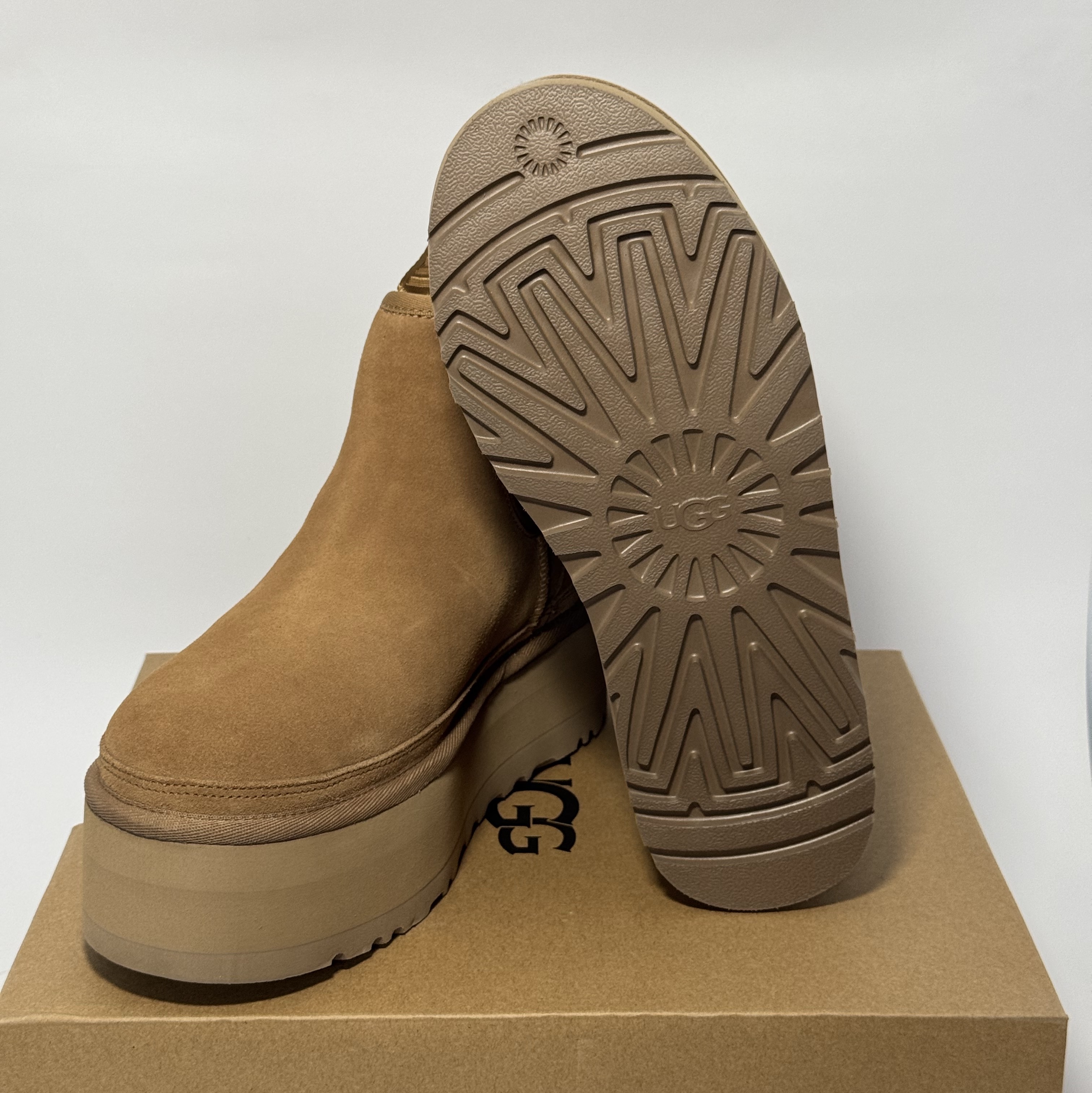 (W) UGG Neumel Platform Chelsea Boots Chestnut 착용 스타일 - 4