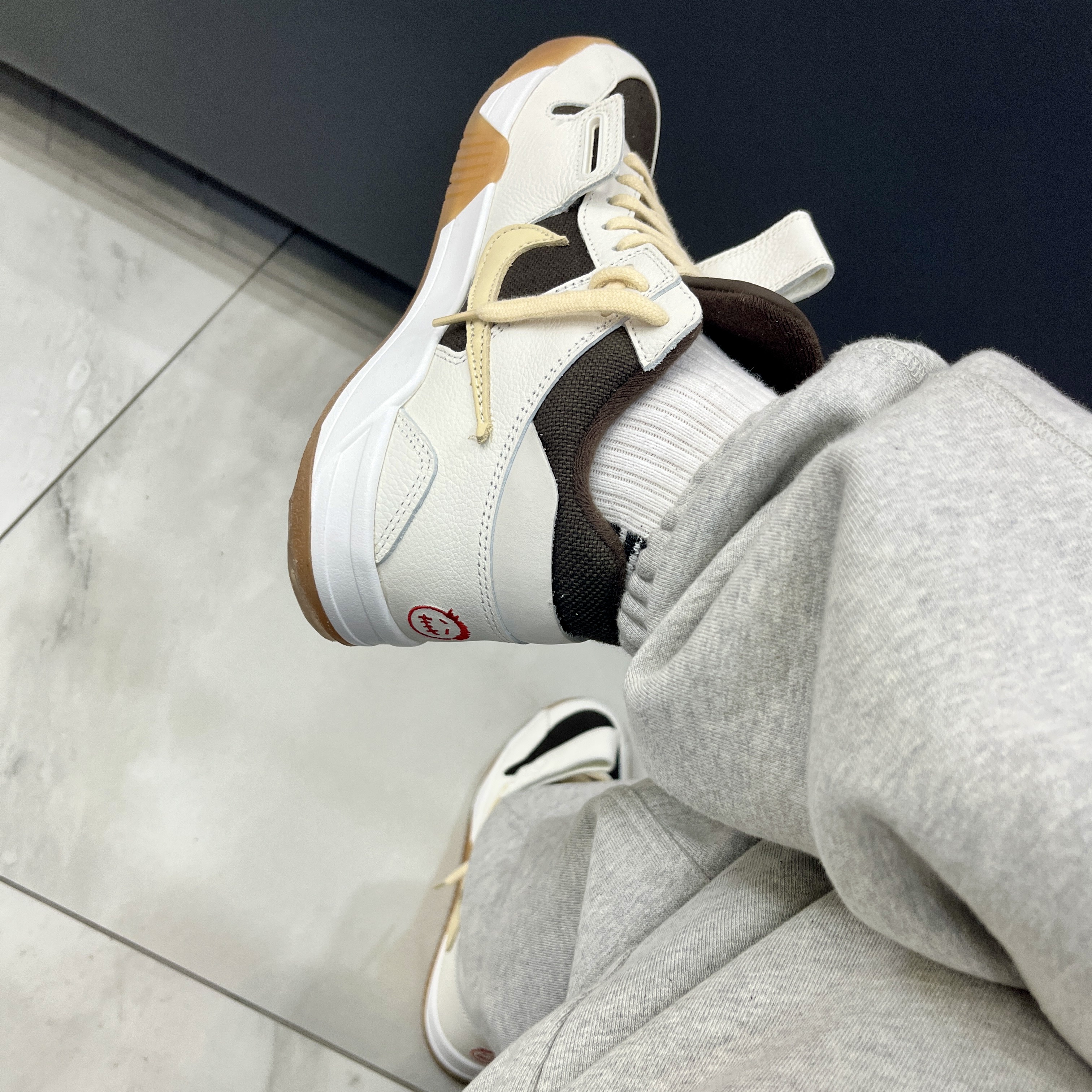 Jordan x Travis Scott Jumpman Jack TR Black and Dark Mocha, Jordan x Travis Scott Jumpman Jack TR Sail and Dark Mocha 착용 스타일 - 4