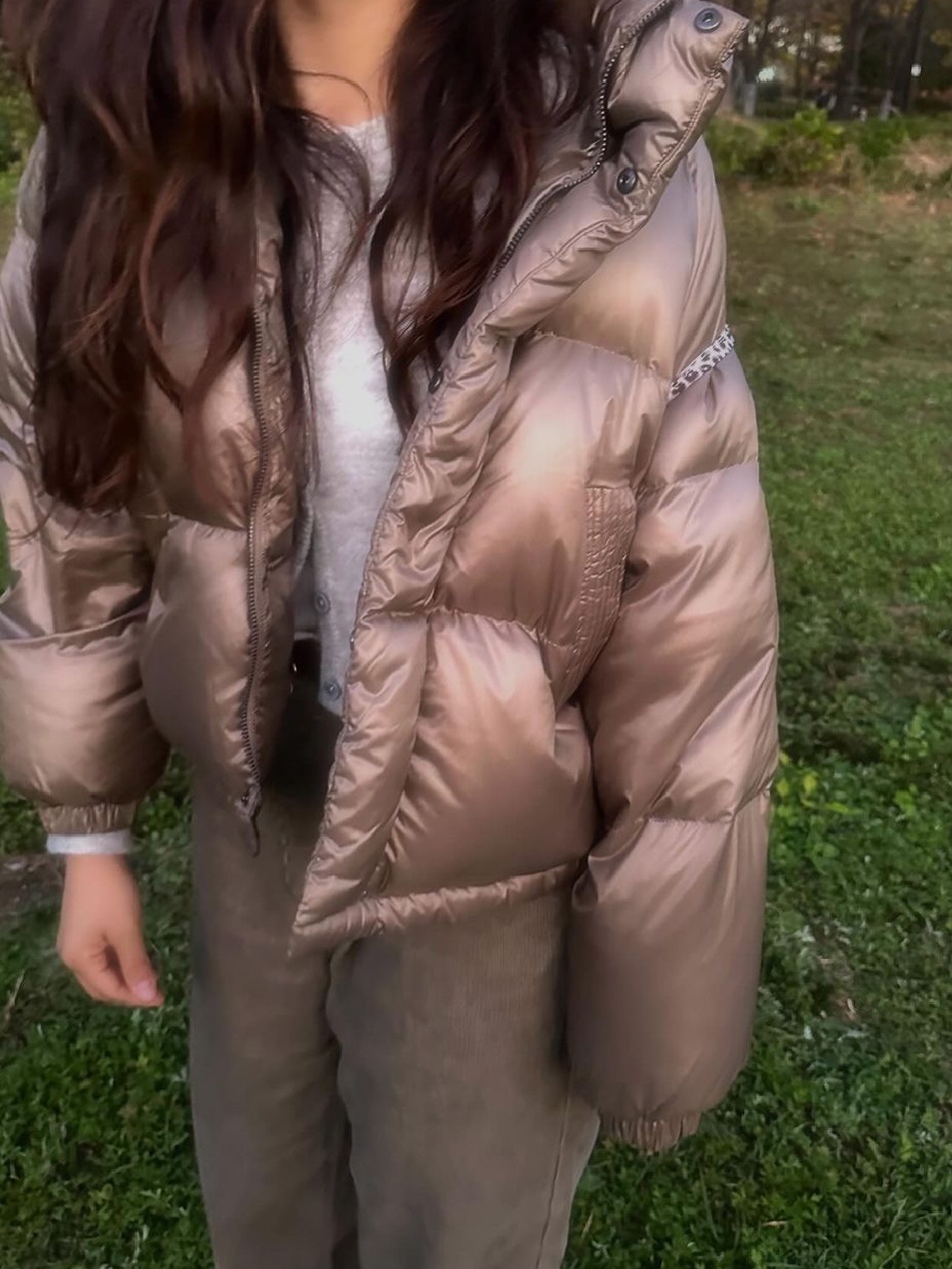 Siyazu SIOT4010 Glossy Duckdown PD Mocha 착용 스타일 - 1