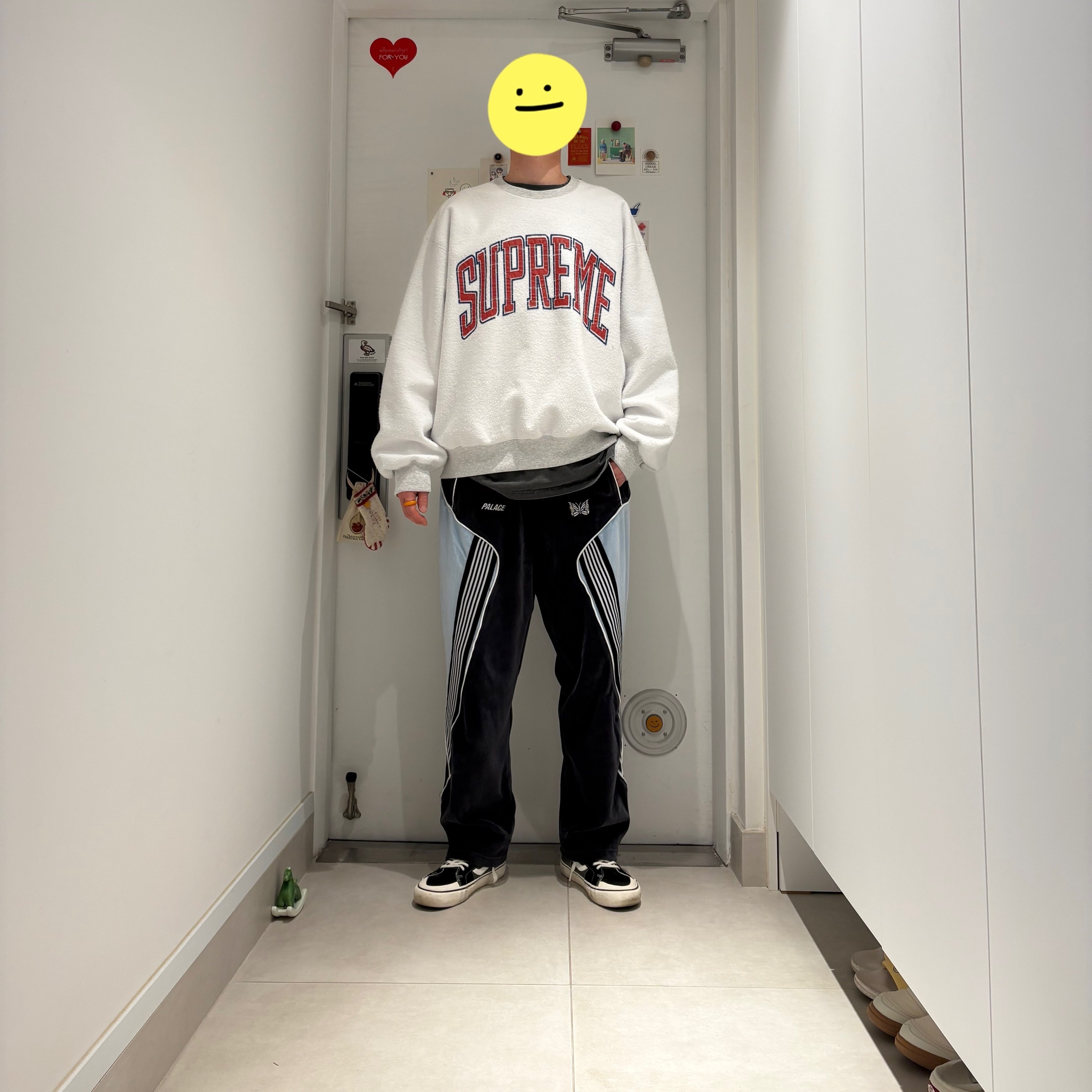 Palace x Needles Track Jogger Black - 24FW, Supreme Inside Out Crewneck Ash Grey - 23FW 착용 스타일 - 1