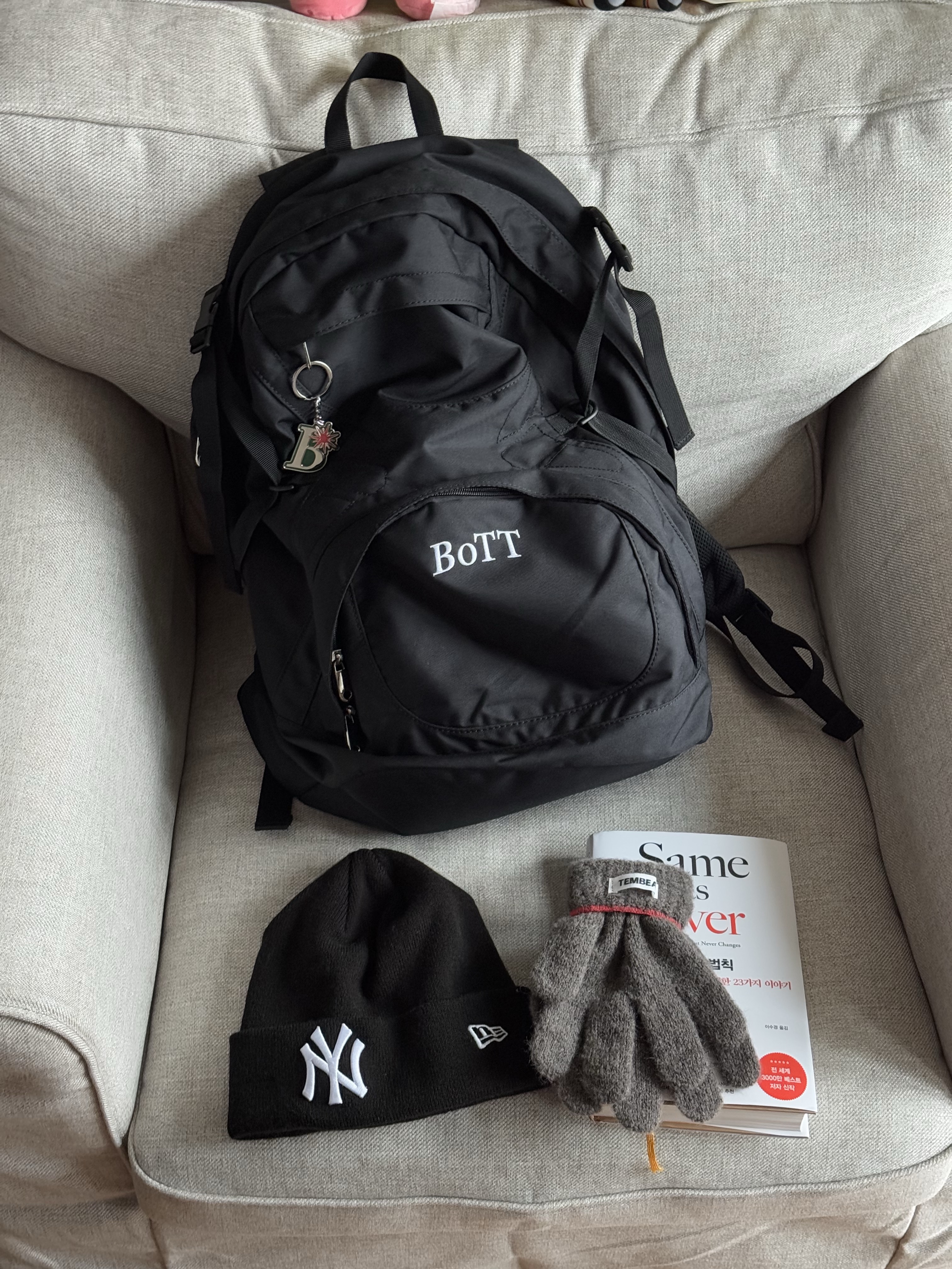 The North Face Ascent Jacket Clay Grey, Clarks Wallabee Gore-Tex Black Suede 착용 스타일 - 7