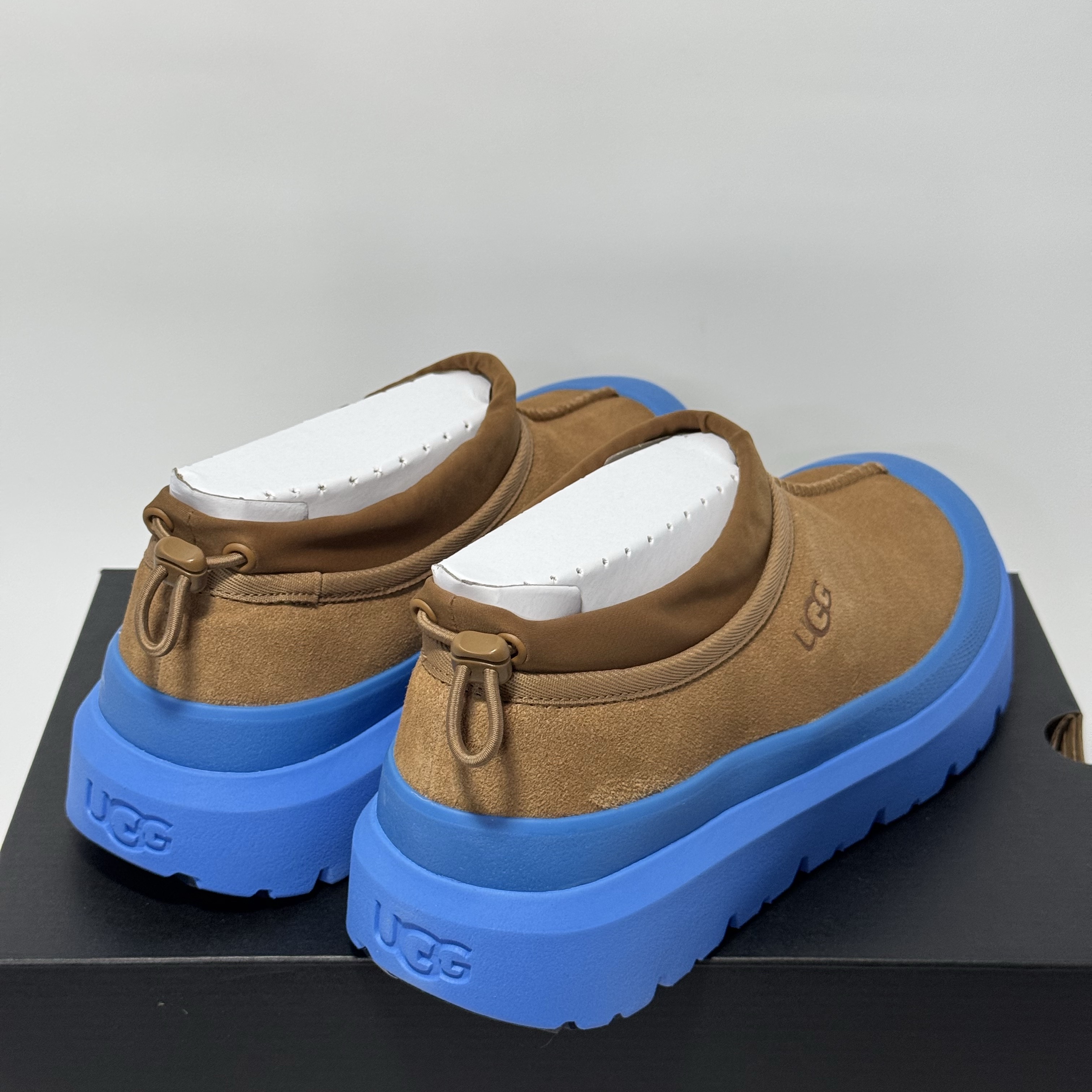 UGG Tasman Weather Hybrid Chestnut Big Sky 착용 스타일 - 3