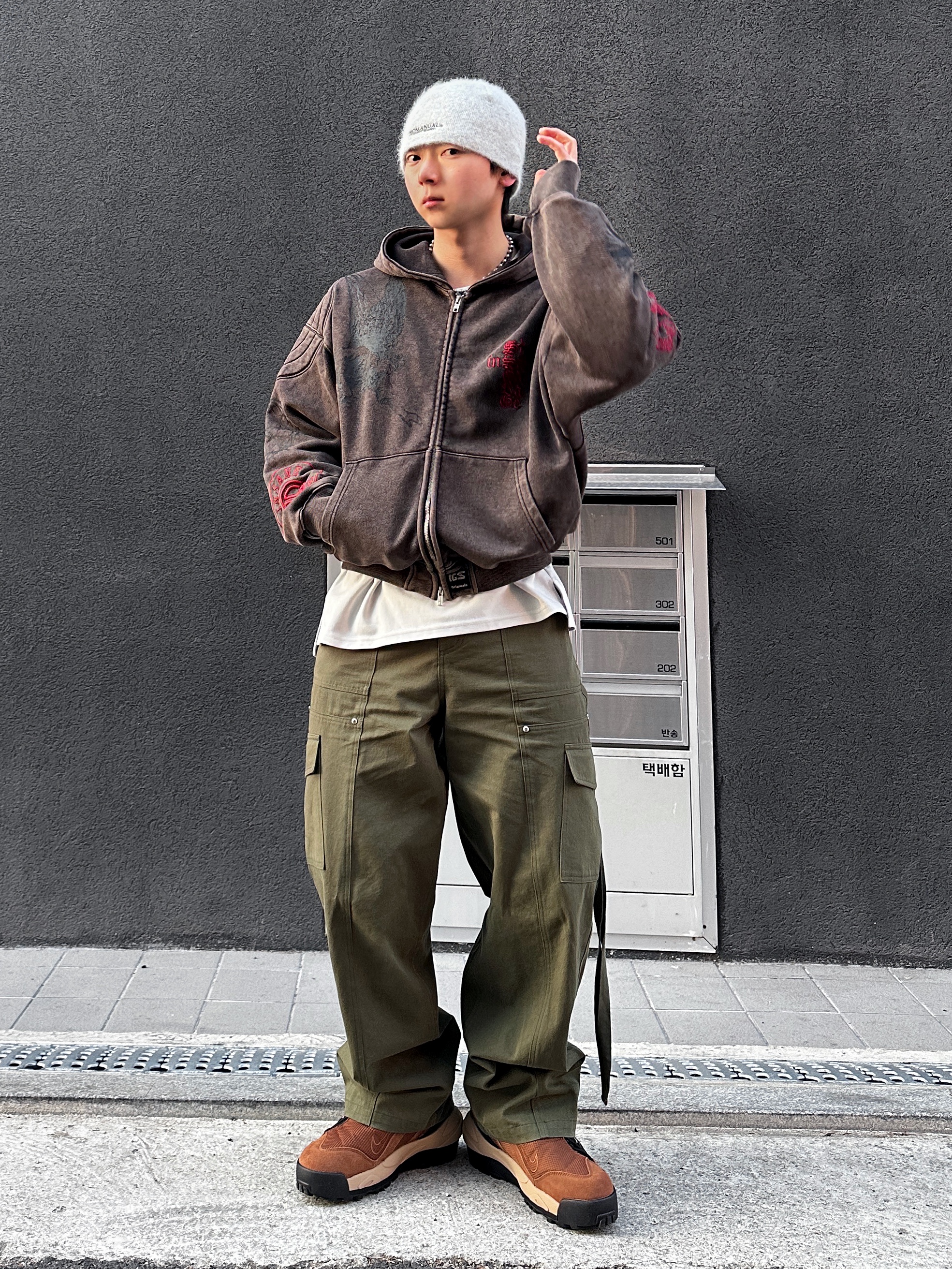 PHOS333 Straight Strap Pocket Pants, Nike x Sacai Magmascape SP Pecan 착용 스타일 - 2
