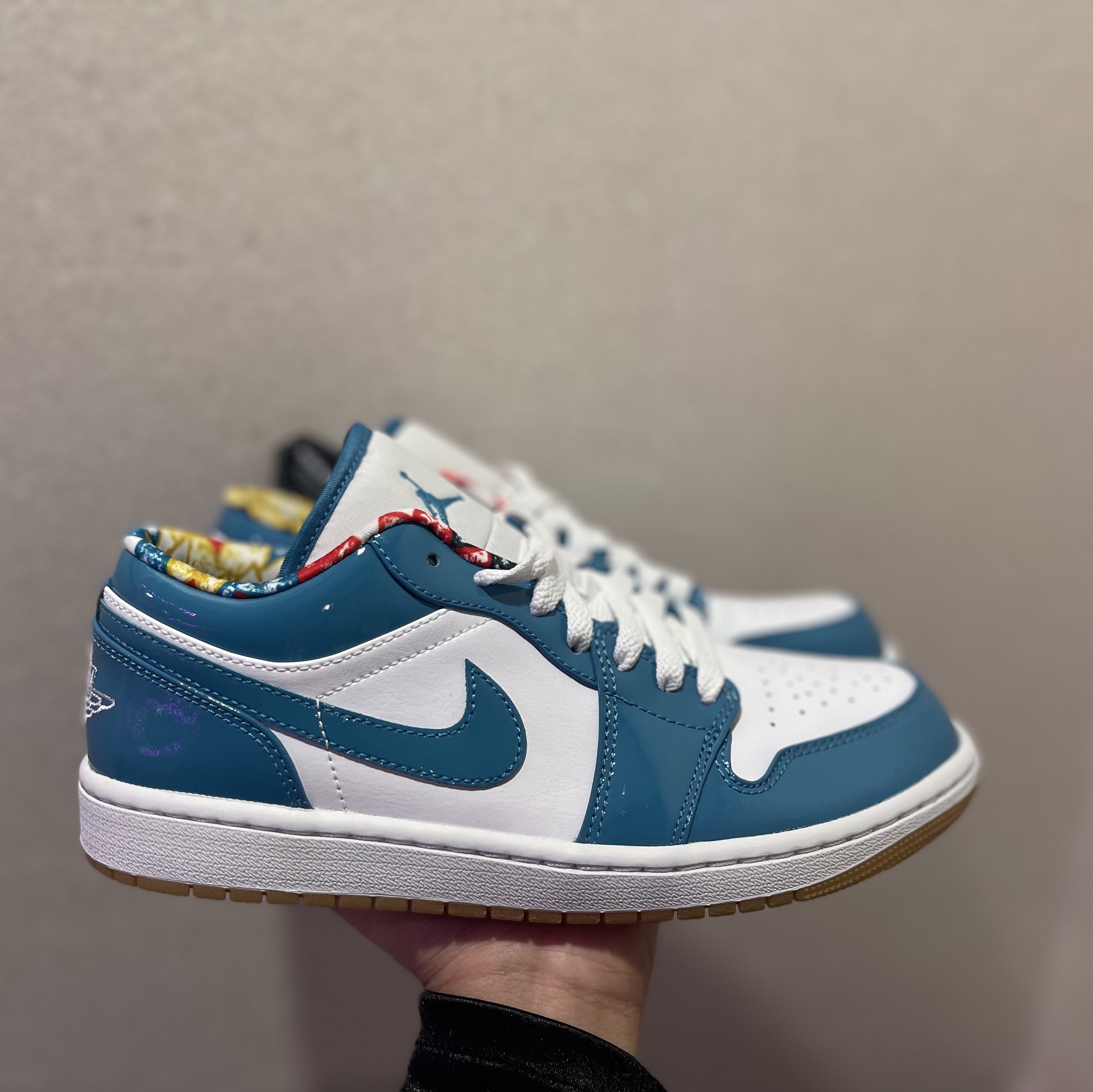 Jordan 1 Low SE Barcelona 착용 스타일 - 1
