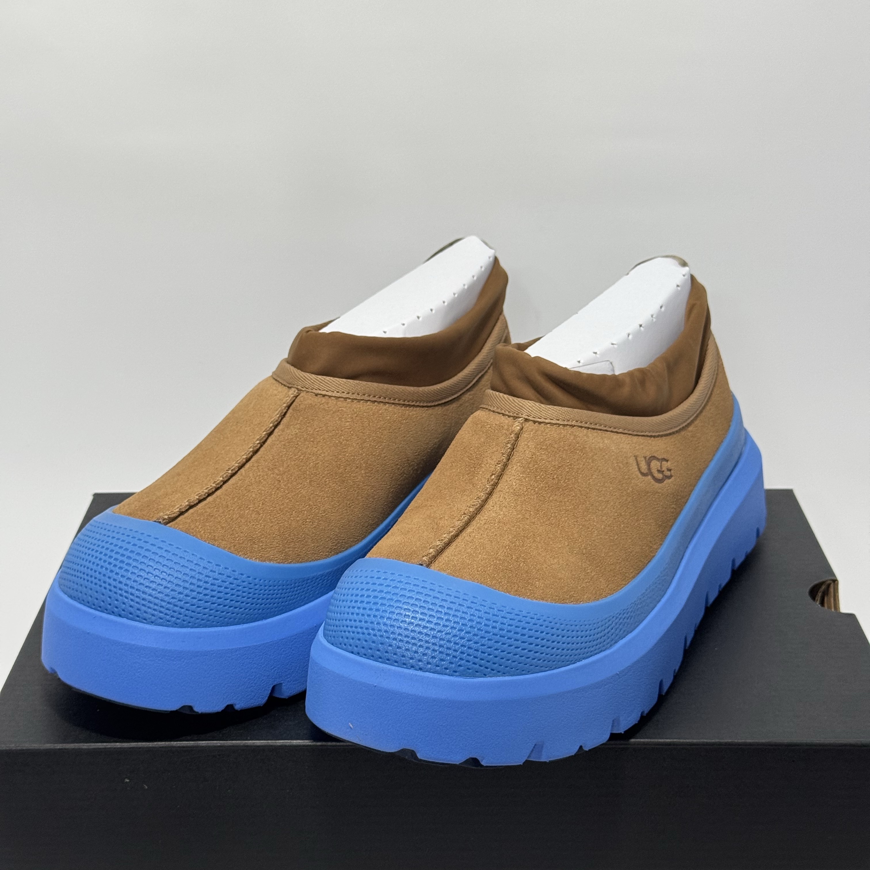 UGG Tasman Weather Hybrid Chestnut Big Sky 착용 스타일 - 1