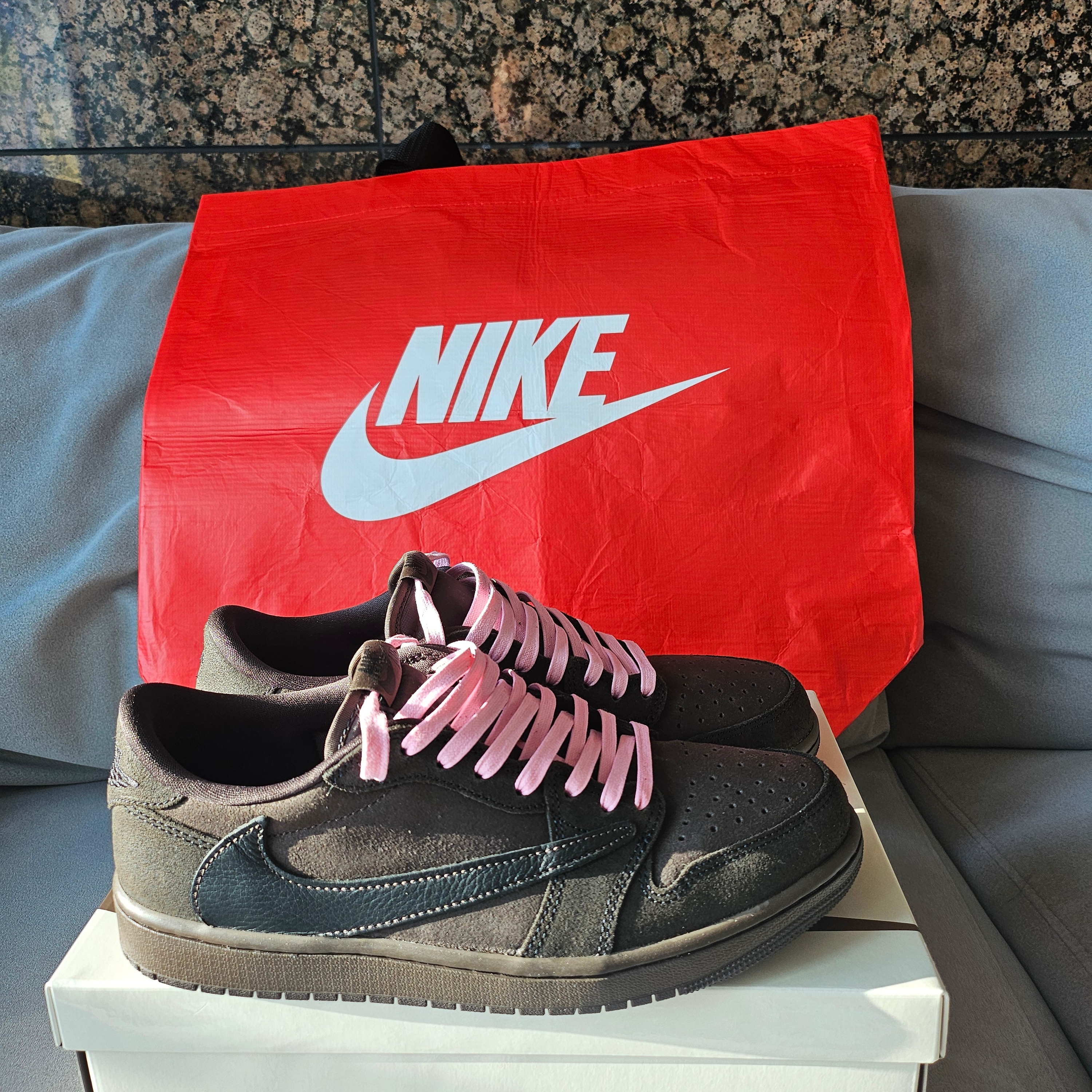 Jordan 1 x Travis Scott Retro Low OG SP Velvet Brown and Dark Mocha 착용 스타일 - 2