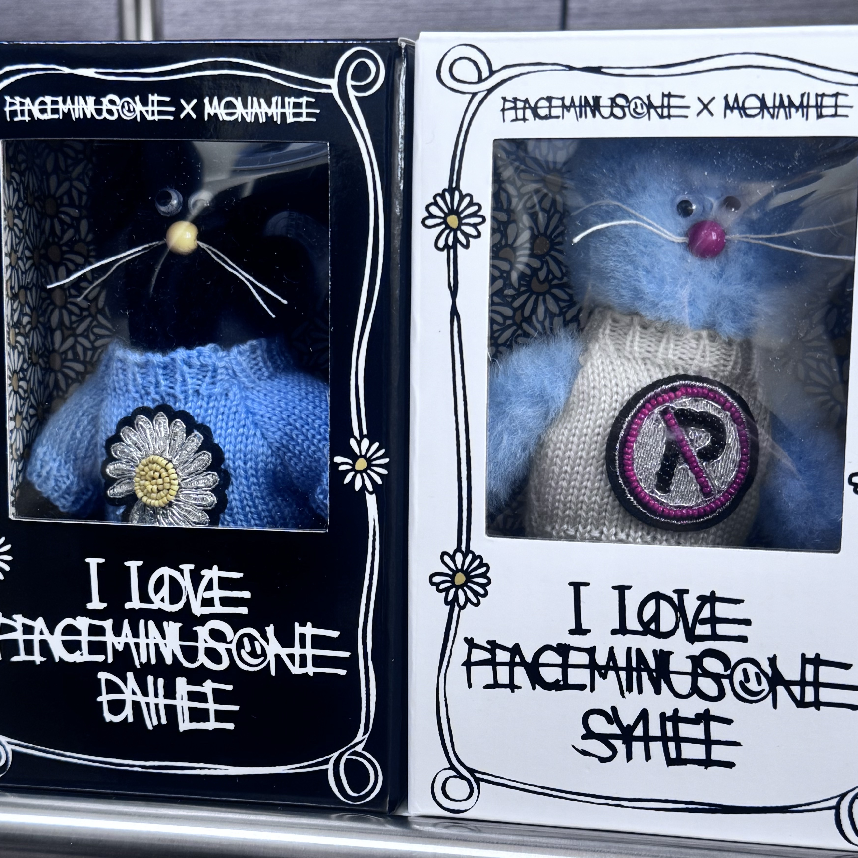 Monamhee x Peaceminusone Daihee Plush Keyring, Monamhee x Peaceminusone Syhee Plush Keyring 착용 스타일 - 2