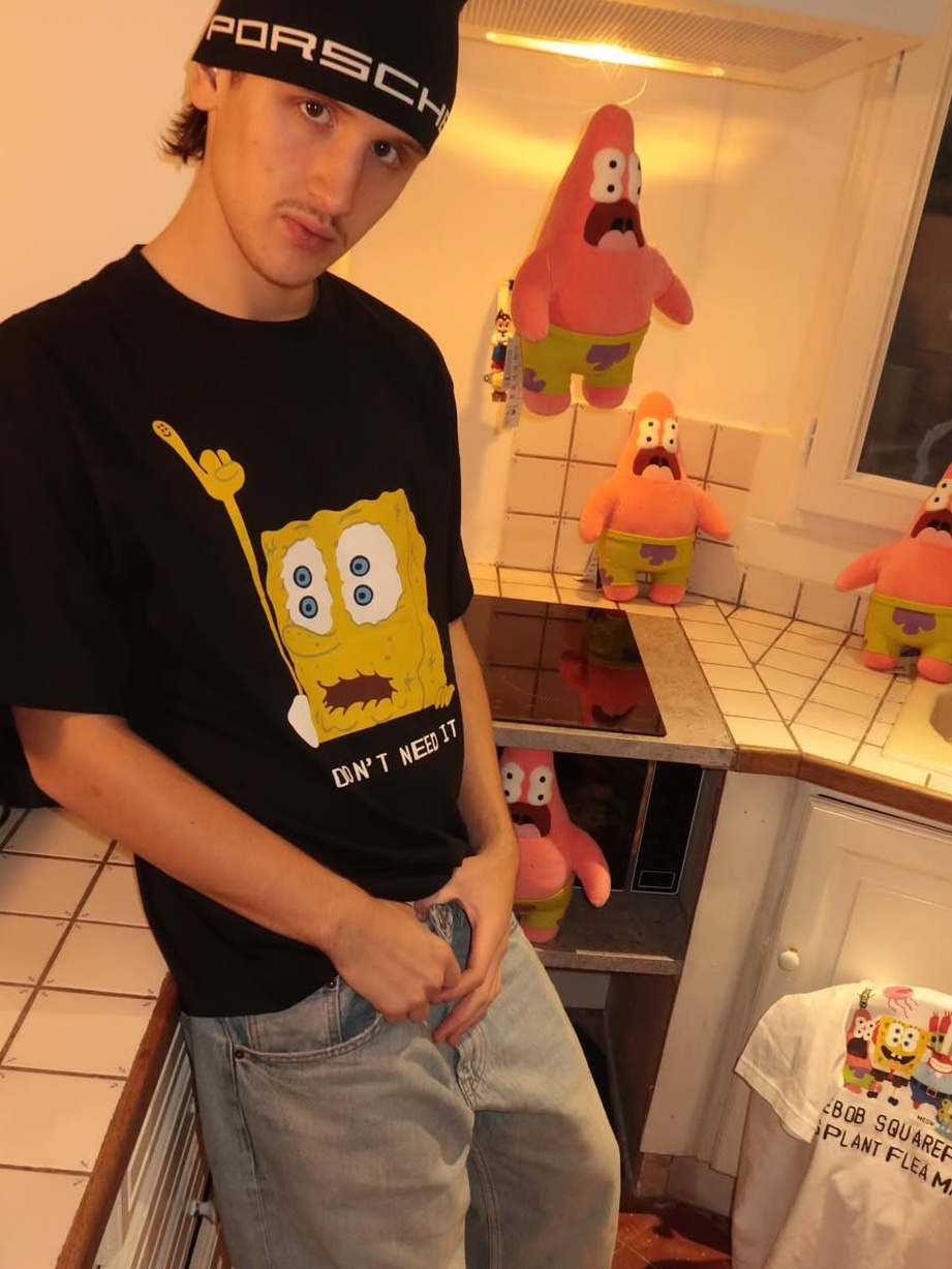 Uniqlo UT x CPFM x SpongeBob Graphic T-Shirt D Black - KR, Uniqlo UT x CPFM x SpongeBob Graphic T-Shirt C White - KR 착용 스타일 - 2