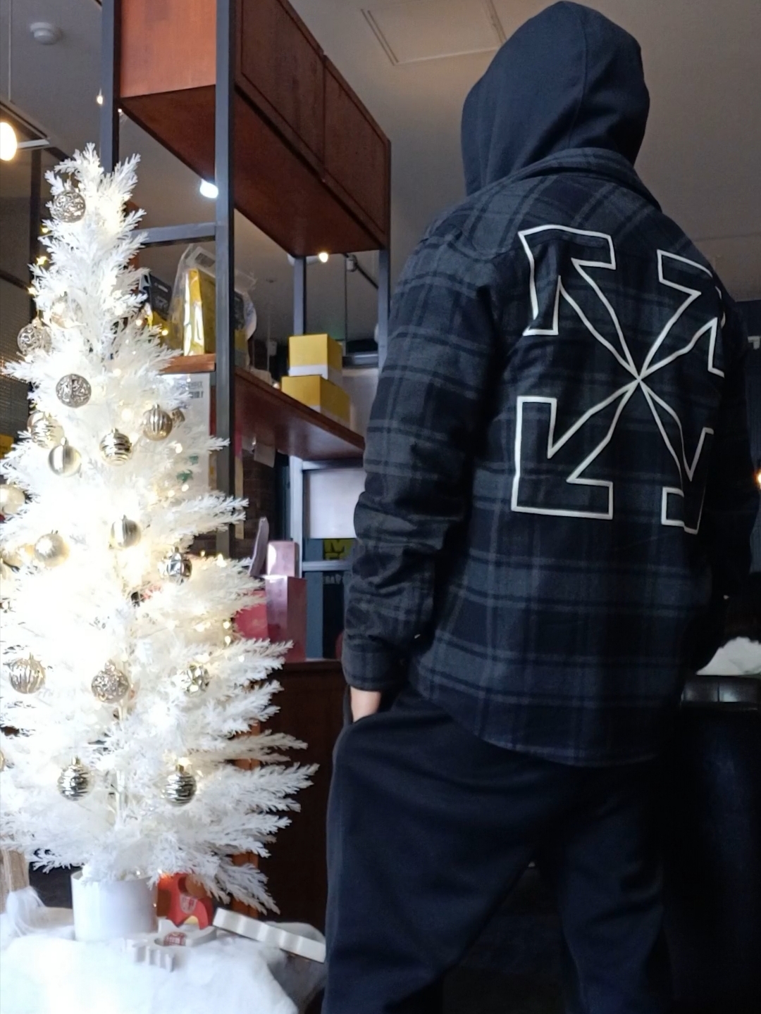 Off-White Arrow Flannel Shirt Black Grey 착용 스타일