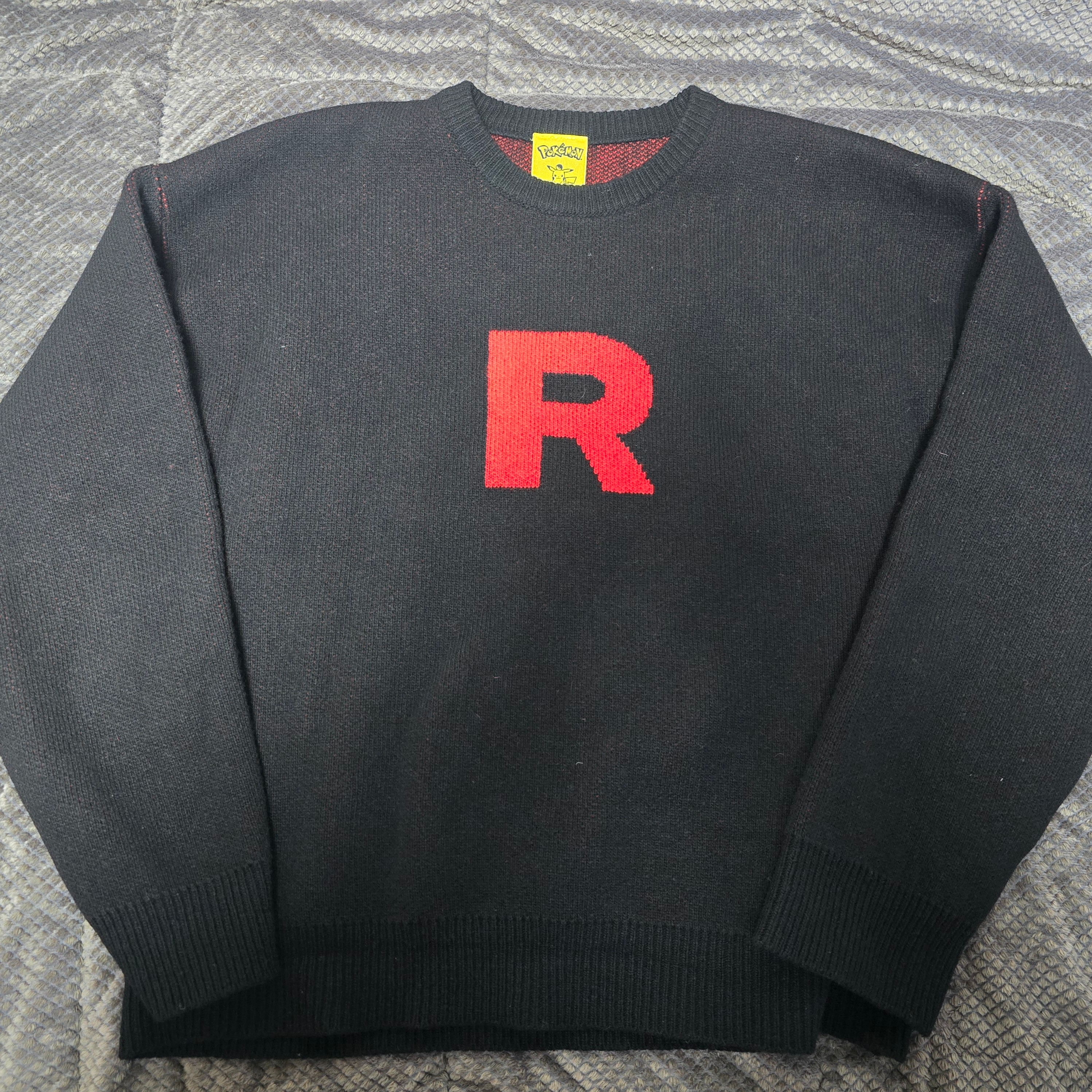 IAB Studio x Pokemon Team Rocket Knit Black Red 착용 스타일 - 1