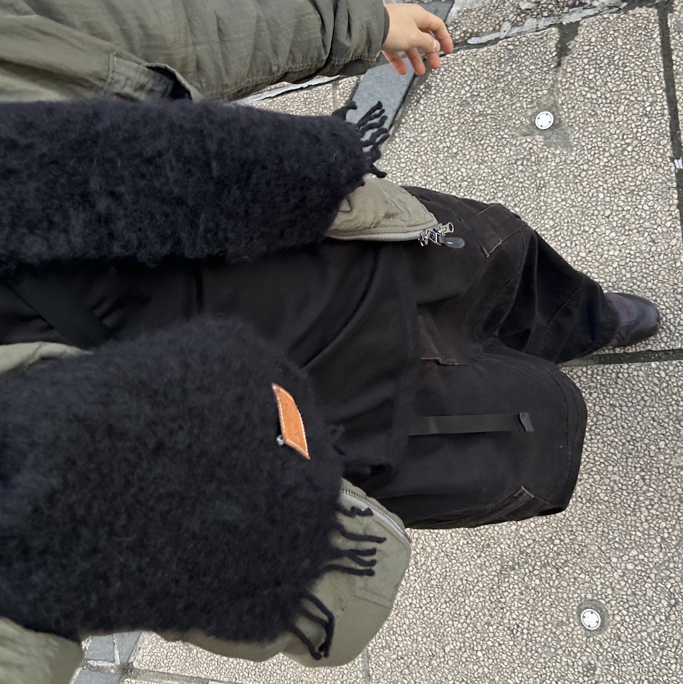 Loewe Wool and Mohair Muffler Black, On Running x Post Archive Faction (Paf) Cloudventure Peak Cacao Espresso 착용 스타일