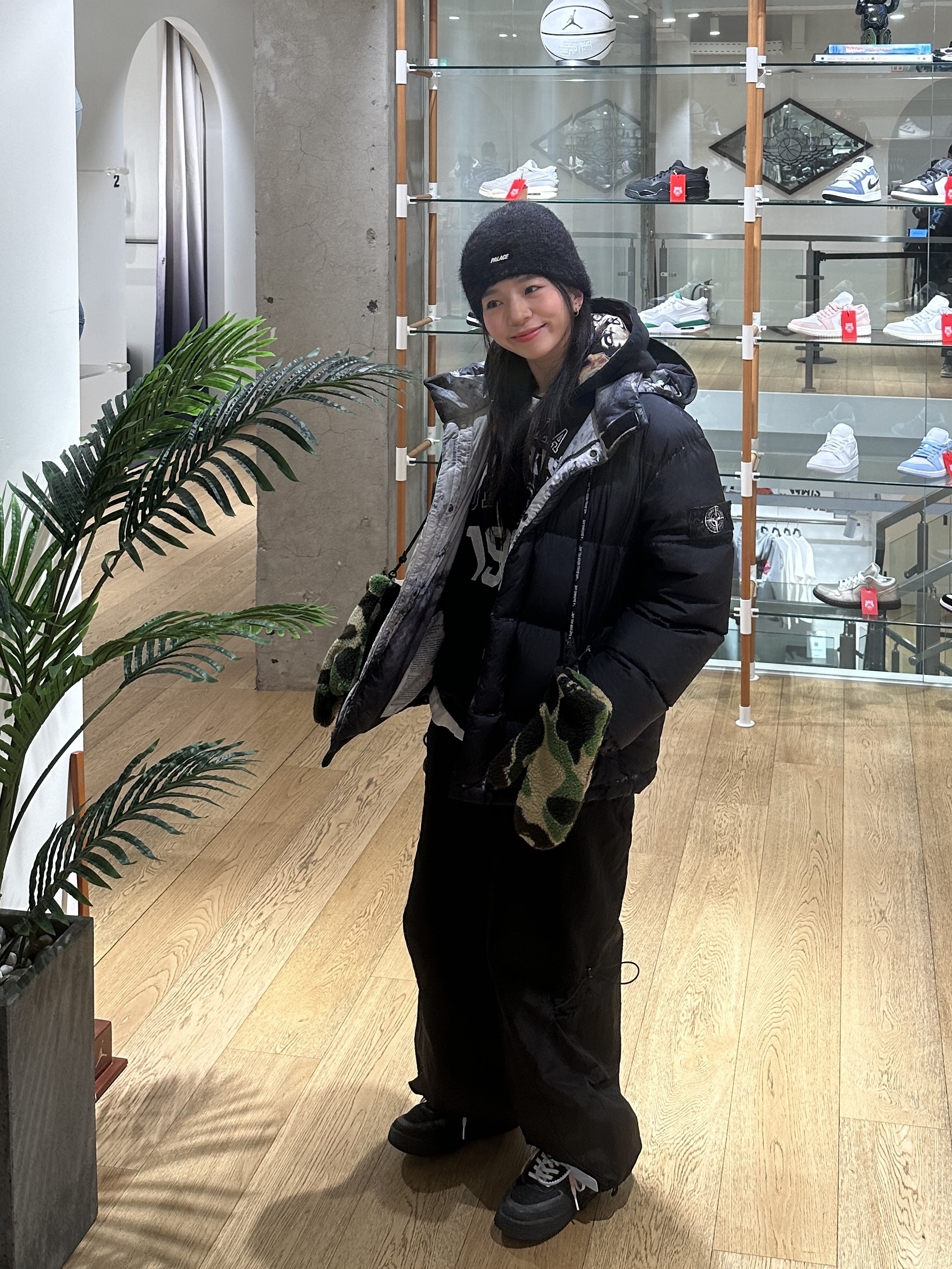 Supreme x Stone Island Painted Camo Crinkle Down Jacket Black - 20FW, Nike x Off-White Air Force 1 Low Black White 착용 스타일