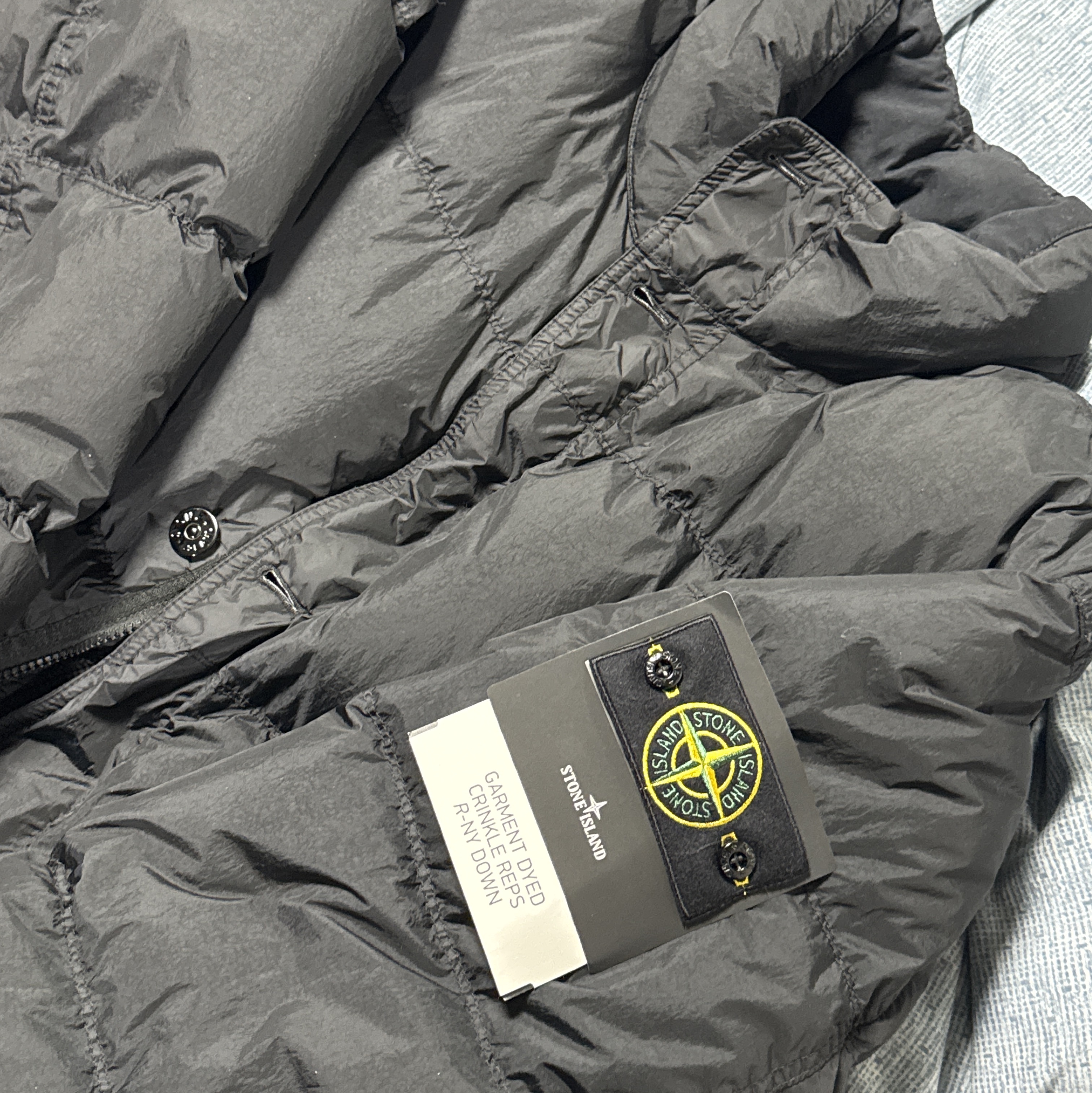 Stone Island 40123 Garment Dyed Crinkle Reps R-NY Down Jacket Black - 24FW 착용 스타일