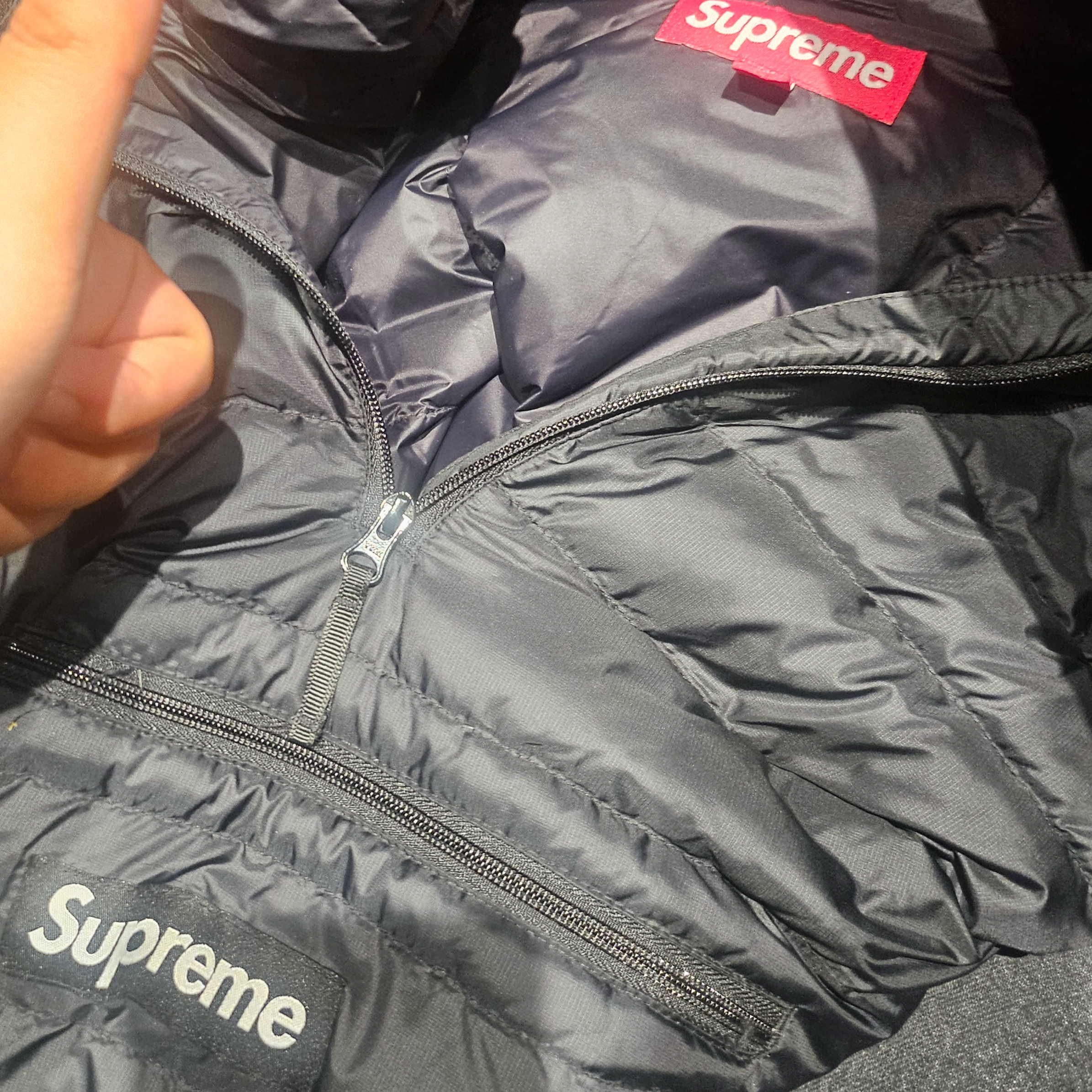 Supreme Micro Down Half Zip Hooded Pullover Black - 24FW, Supreme Washed Chino Twill Camp Cap Black 착용 스타일 - 2