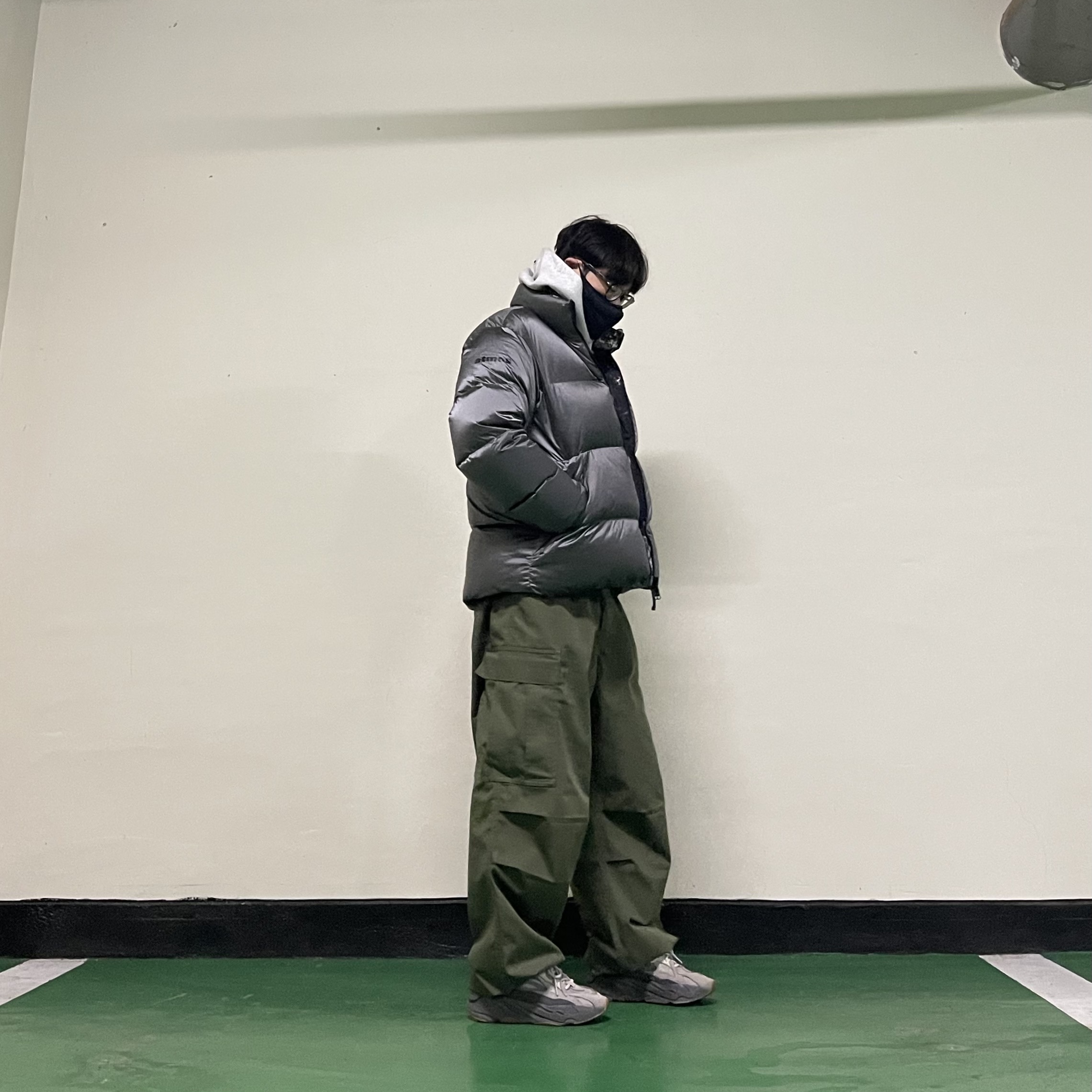 Supreme Faux Shearling Lined Work Shirt Washed Indigo Denim - 24FW, Adidas Yeezy Boost 700 V2 Tephra 2023 착용 스타일 - 4