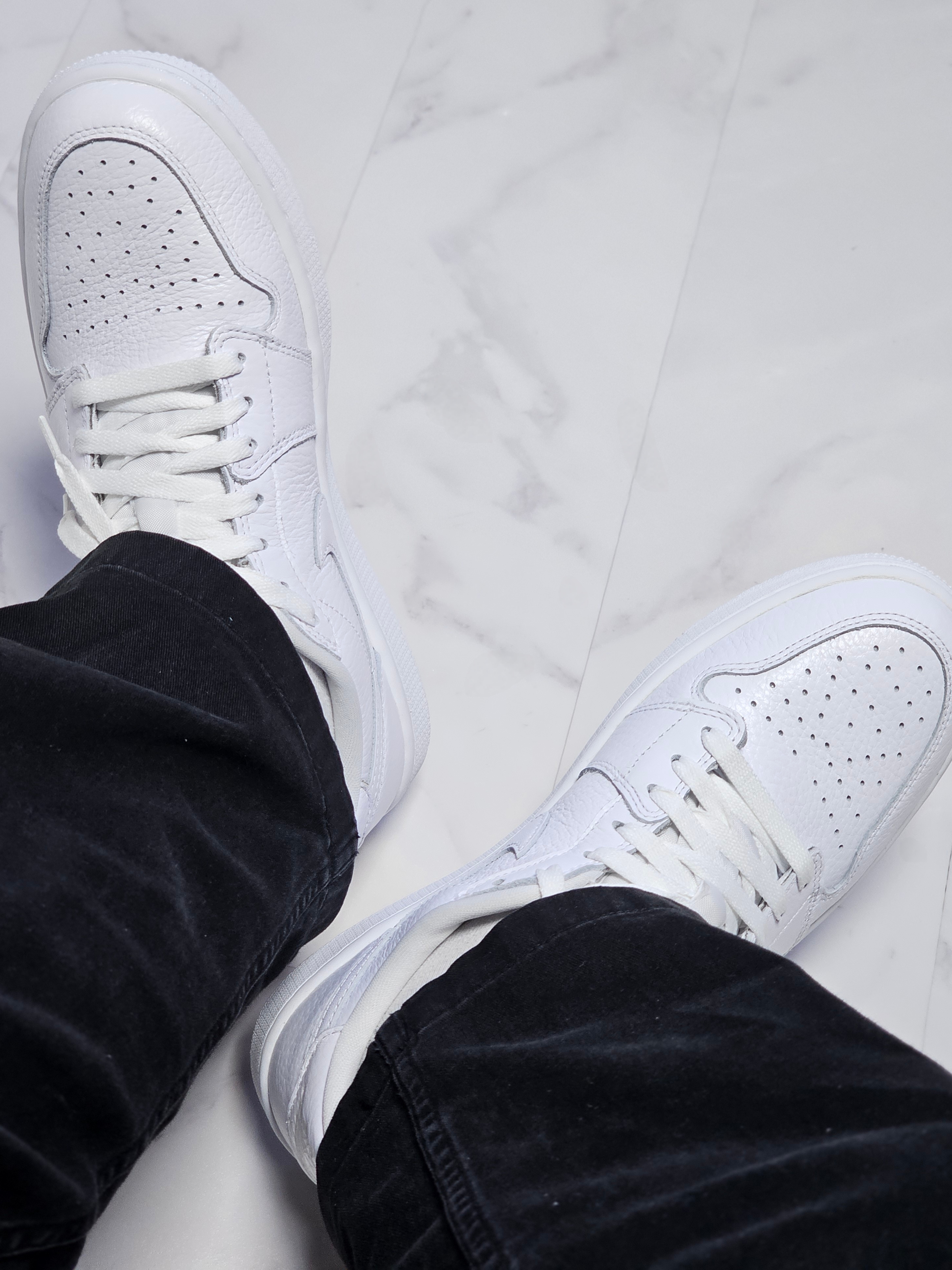 Jordan 1 Low Golf Triple White 착용 스타일 - 6