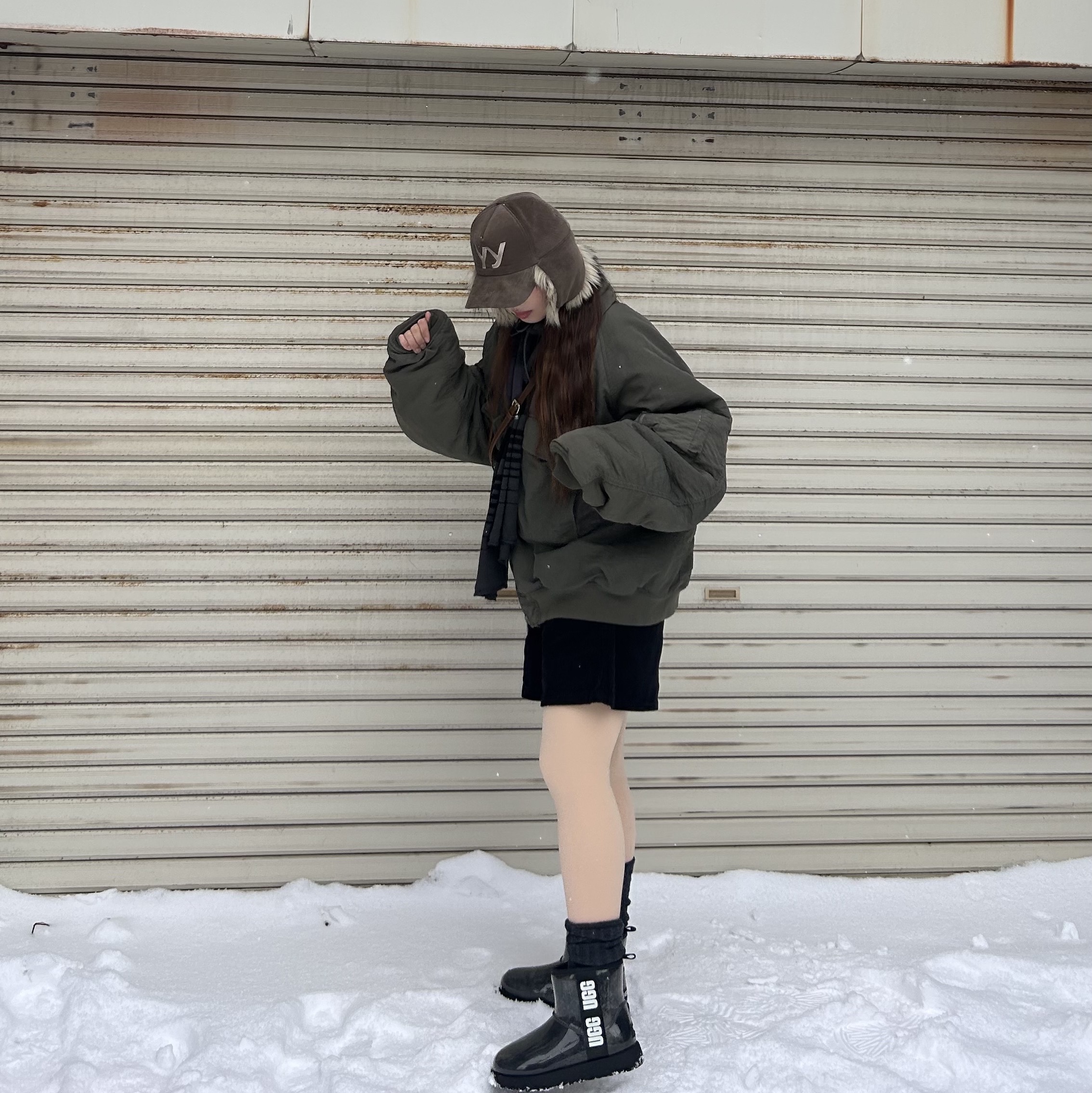 Open Yy Faux Fur Corduroy Earflap Cap Khaki, (W) UGG Classic Clear Mini Boots Black 착용 스타일 - 5