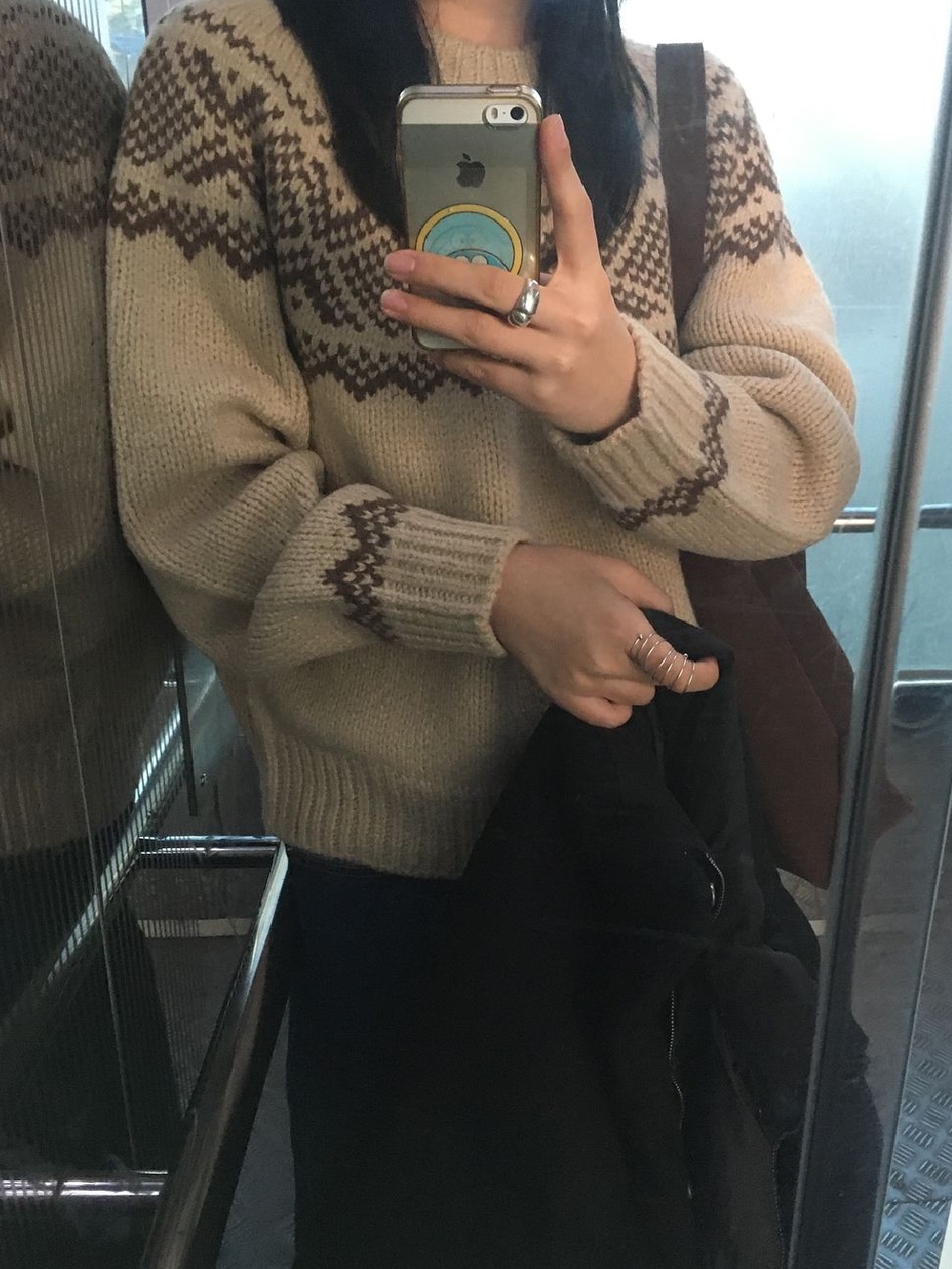 Siyazu SIKN2103 Loose Fit Alpaca Nordic Sweater Brown 착용 스타일 - 1