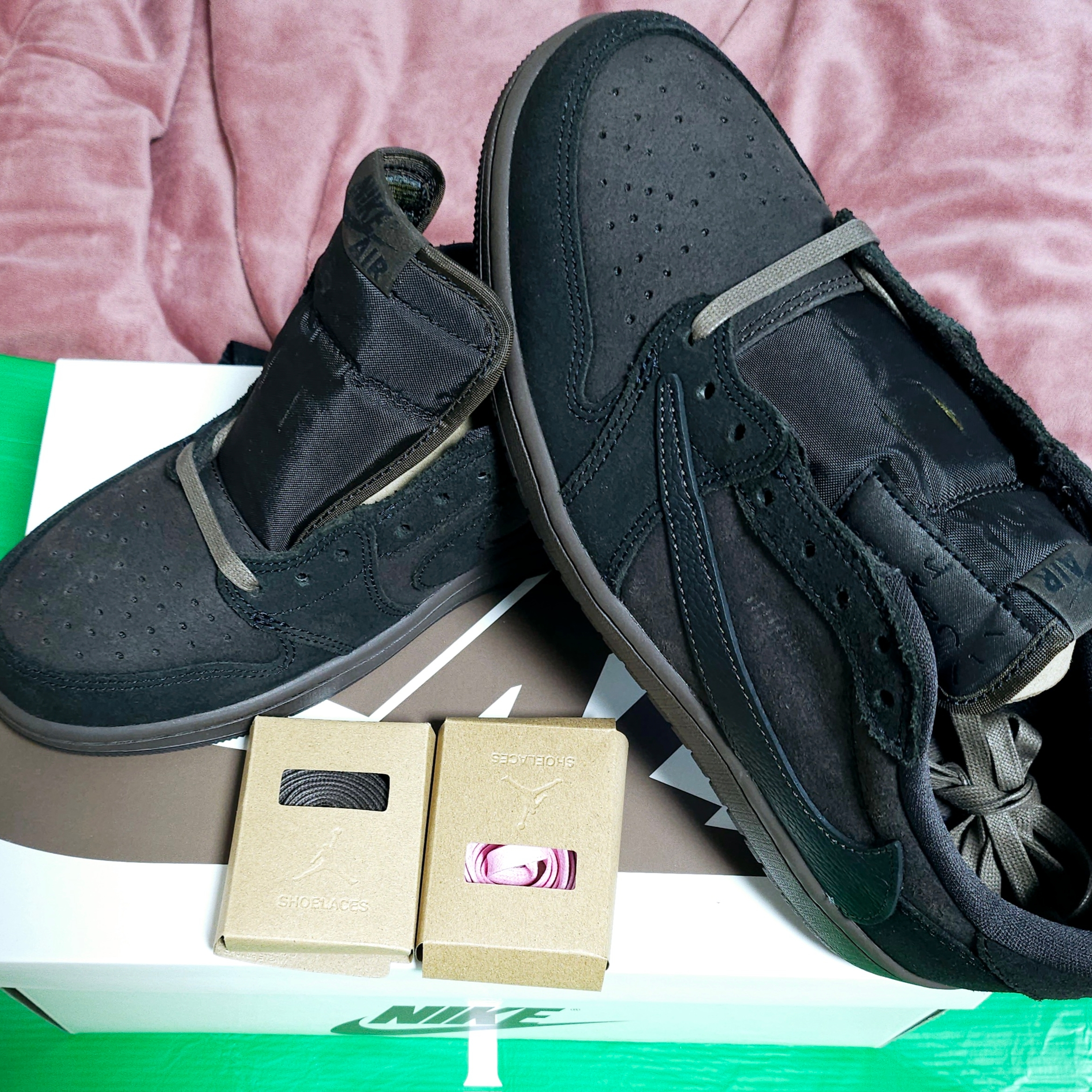 Jordan 1 x Travis Scott Retro Low OG SP Velvet Brown and Dark Mocha 착용 스타일