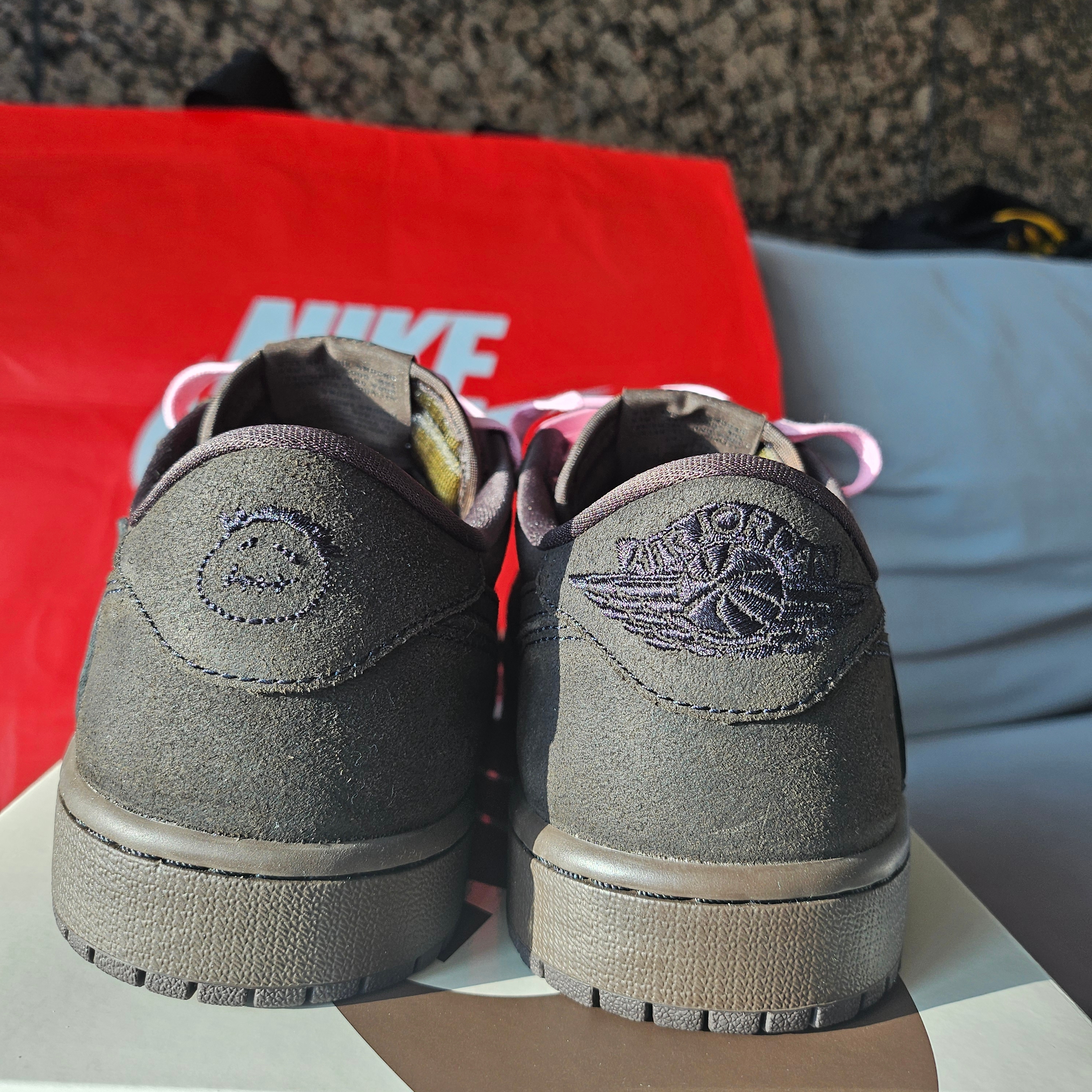 Jordan 1 x Travis Scott Retro Low OG SP Velvet Brown and Dark Mocha 착용 스타일 - 4