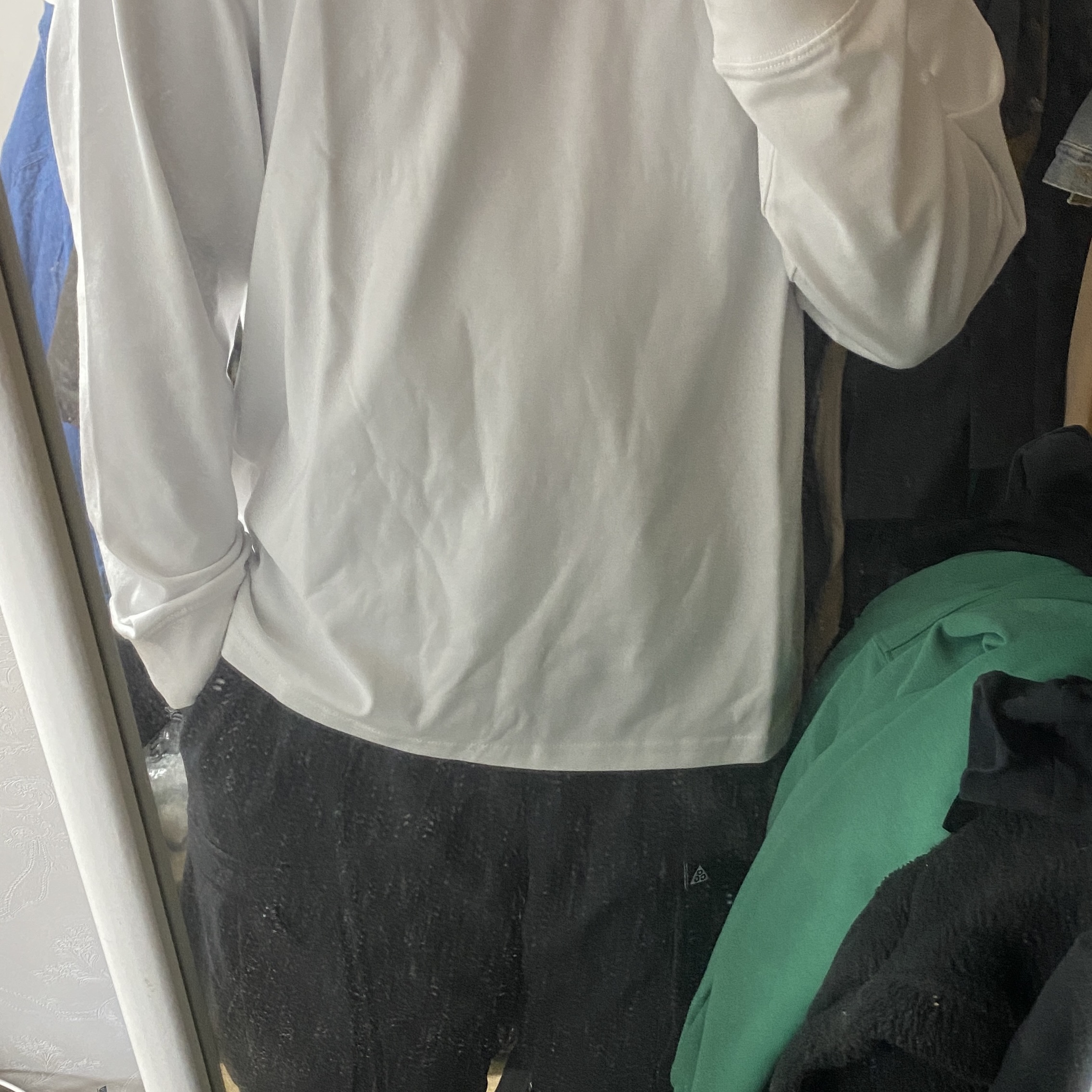 Nike ACG Lungs Long Sleeve T-Shirt Summit White - Asia, Nike ACG Smith Summit Cargo Pants Black Anthracite - Asia 착용 스타일 - 1