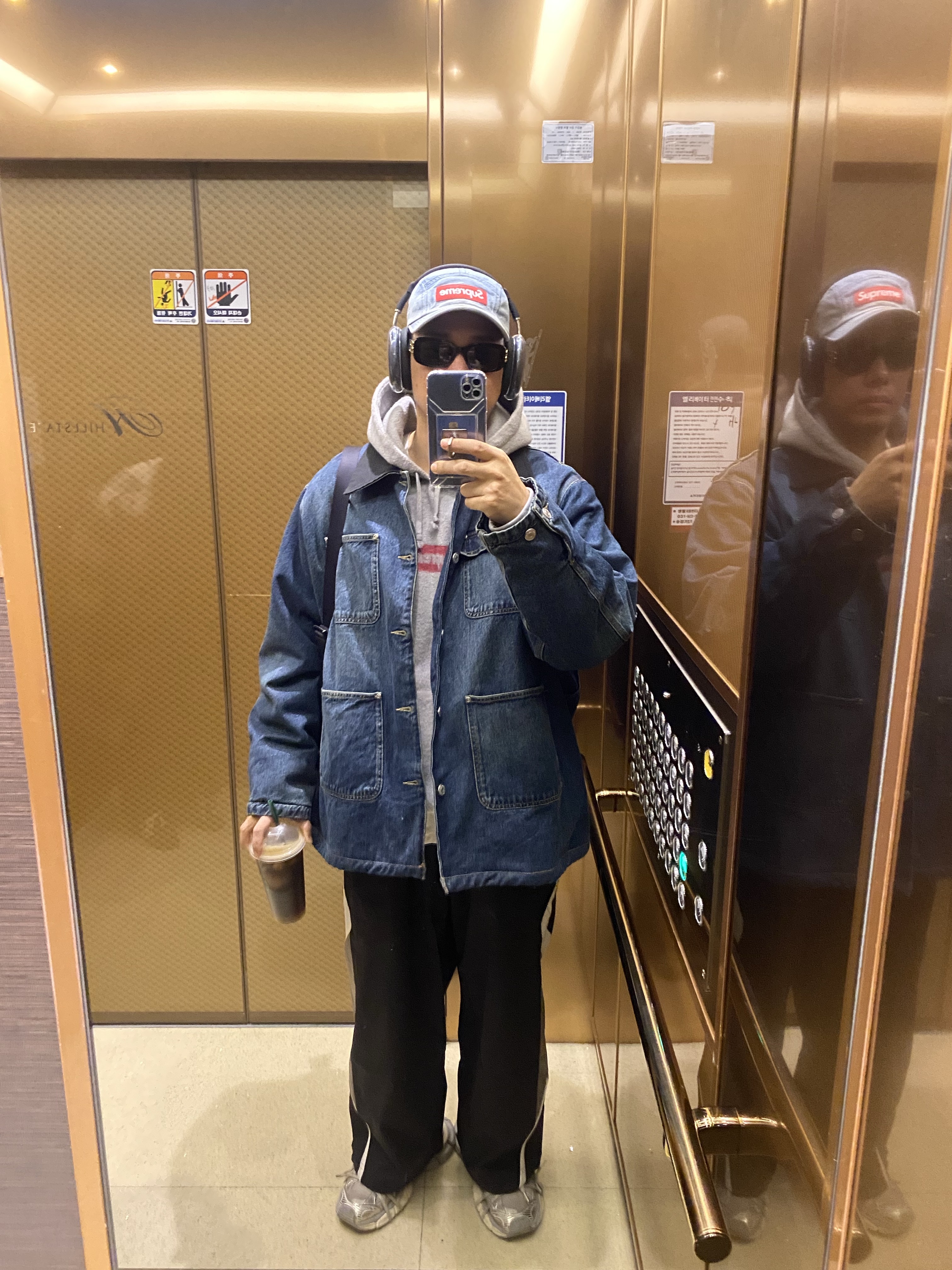 Apple AirPods Max USB C Midnight (Korean Ver.), Balenciaga 3XL Sneakers Light Beige 착용 스타일