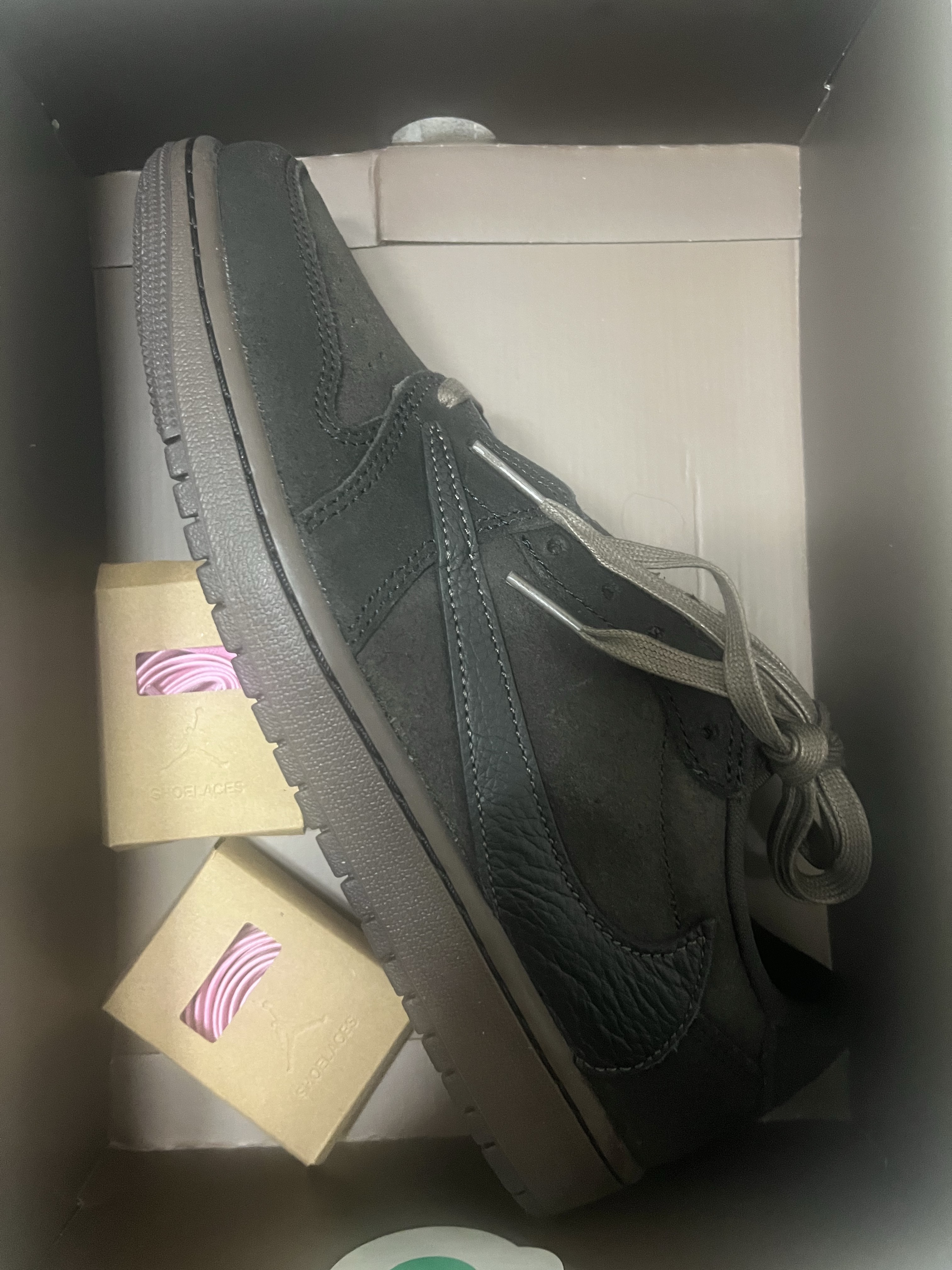 Jordan 1 x Travis Scott Retro Low OG SP Velvet Brown and Dark Mocha 착용 스타일