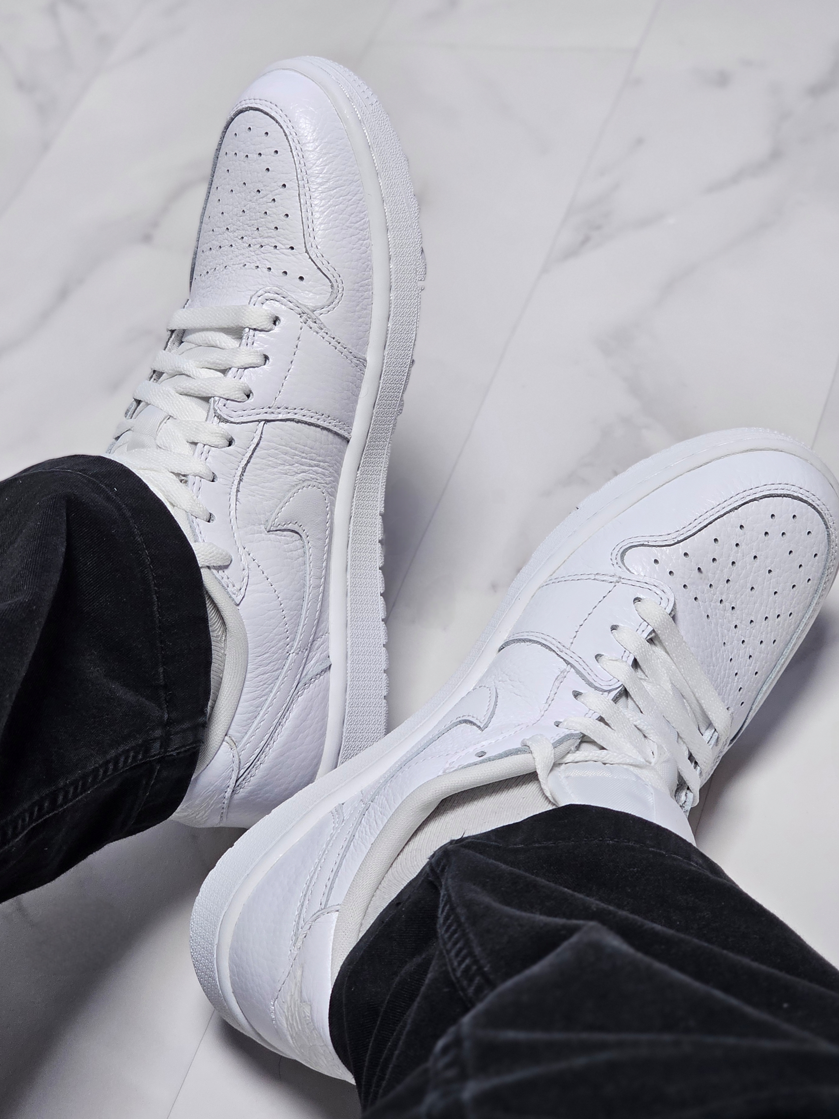Jordan 1 Low Golf Triple White 착용 스타일 - 7