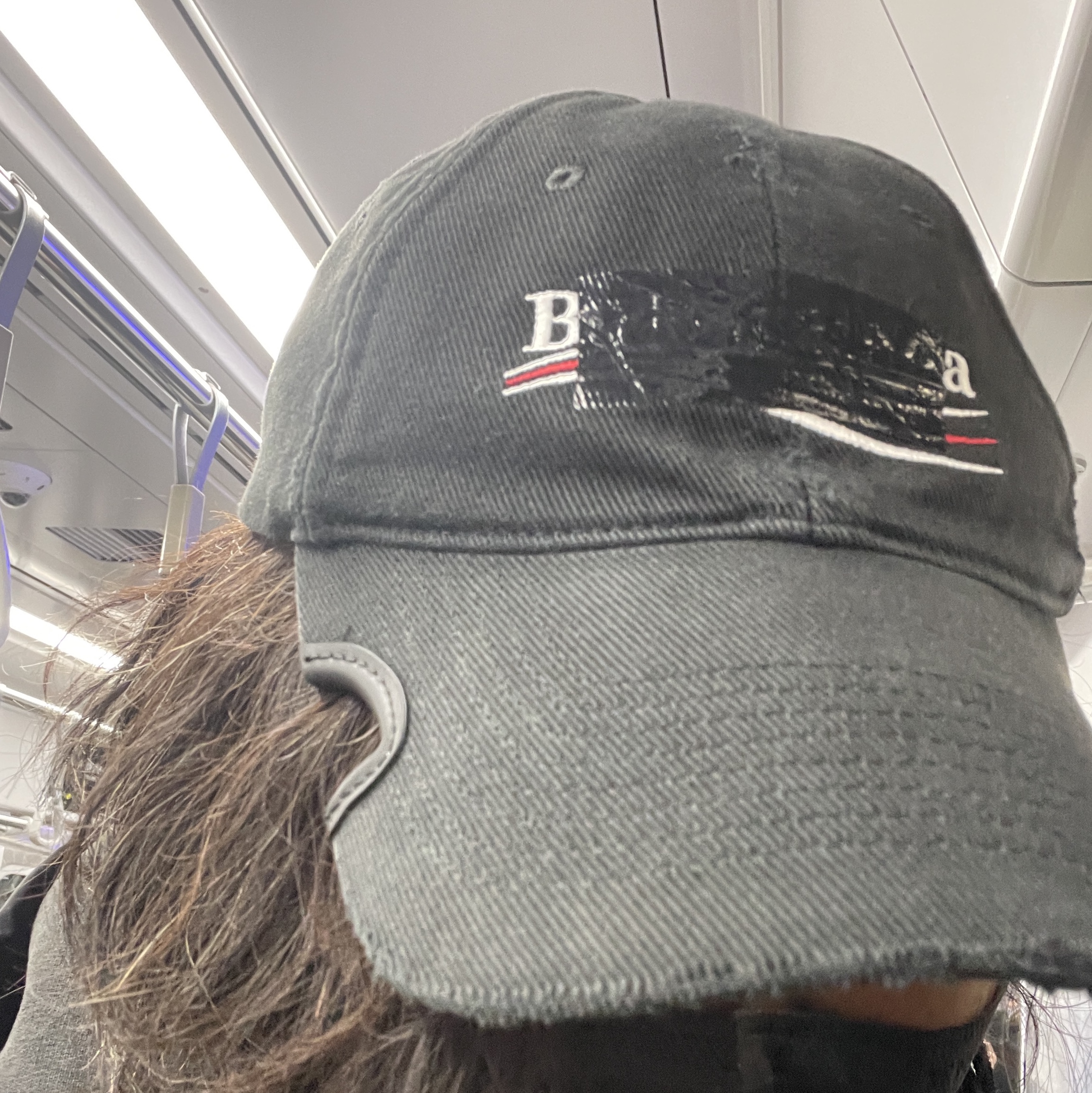 Balenciaga Gaffer Cap Black 착용 스타일