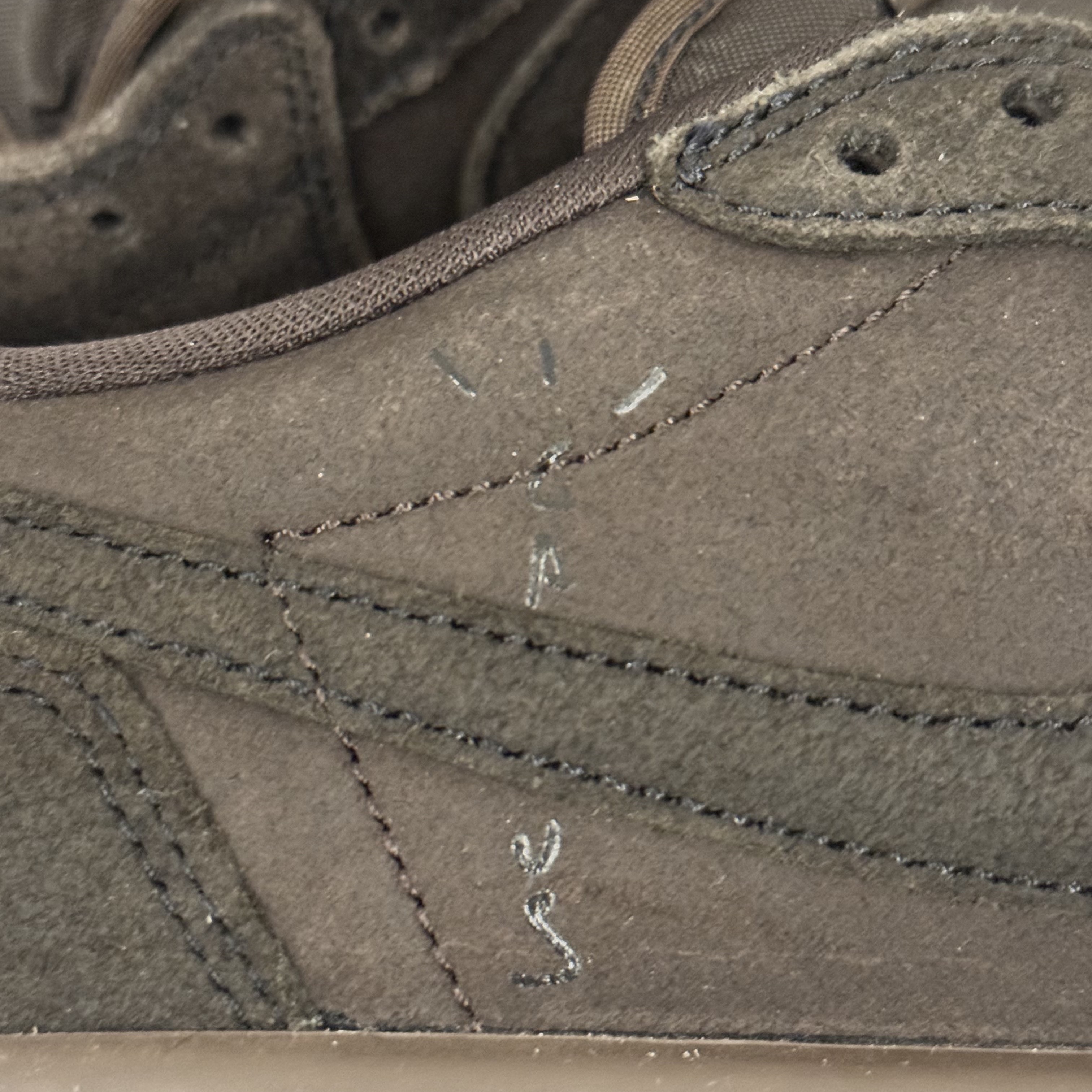 Jordan 1 x Travis Scott Retro Low OG SP Velvet Brown and Dark Mocha 착용 스타일 - 6