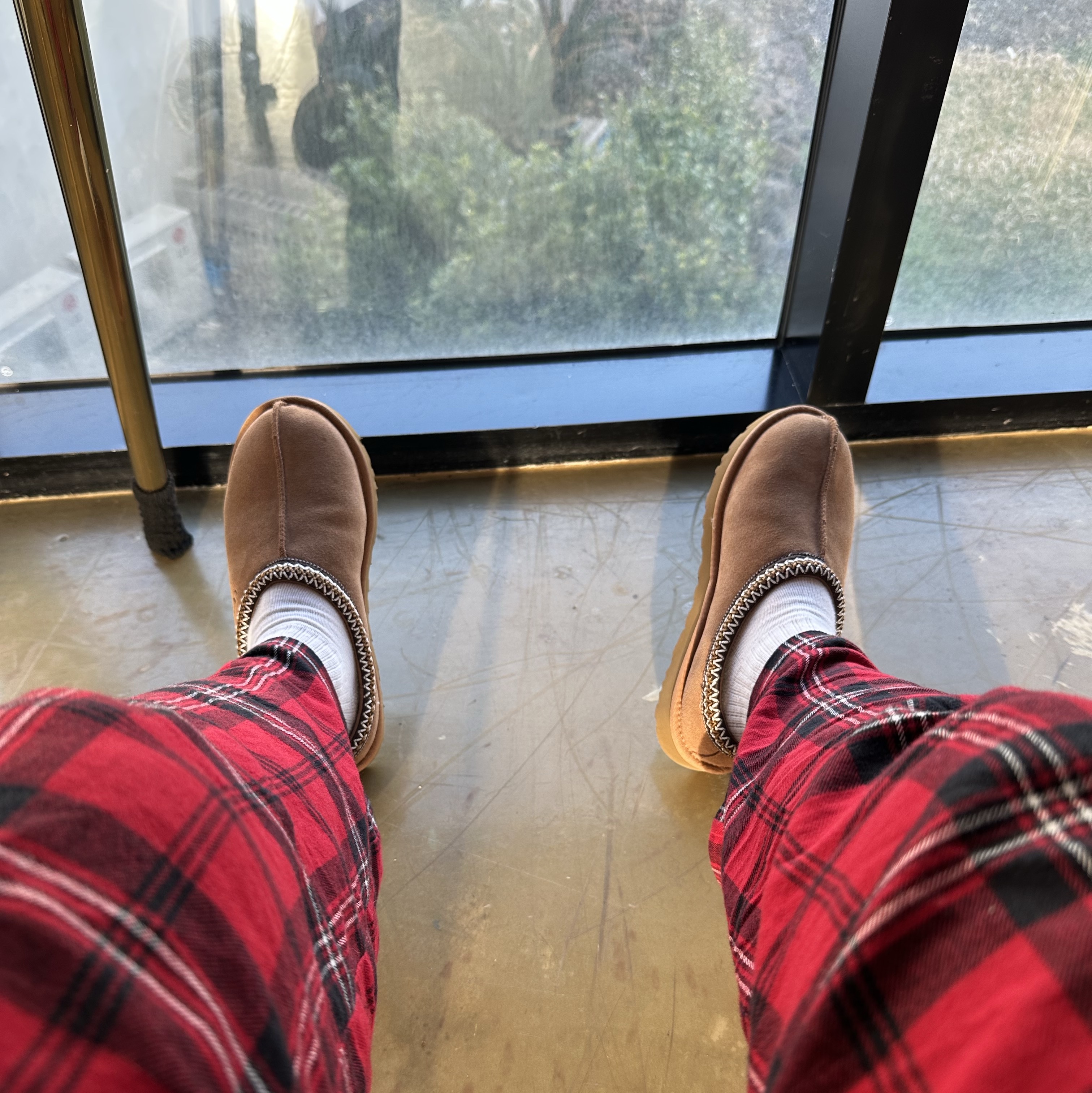 UGG Tasman Slipper Chestnut 착용 스타일 - 3