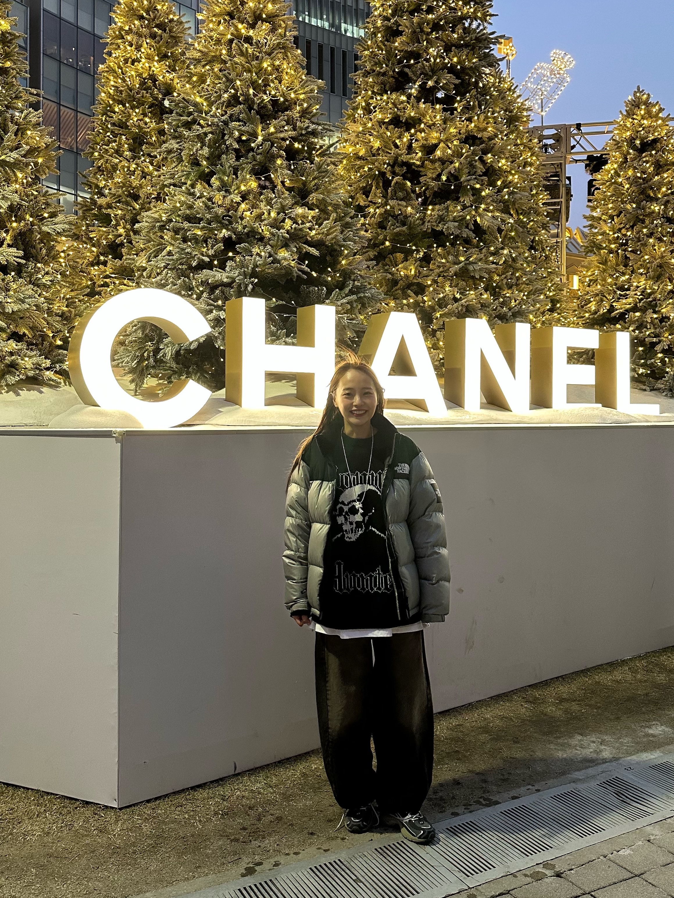 Supreme x Bounty Hunter Sweater Black - 23FW, Reebok Trinity KFS Triple Black 착용 스타일 - 6