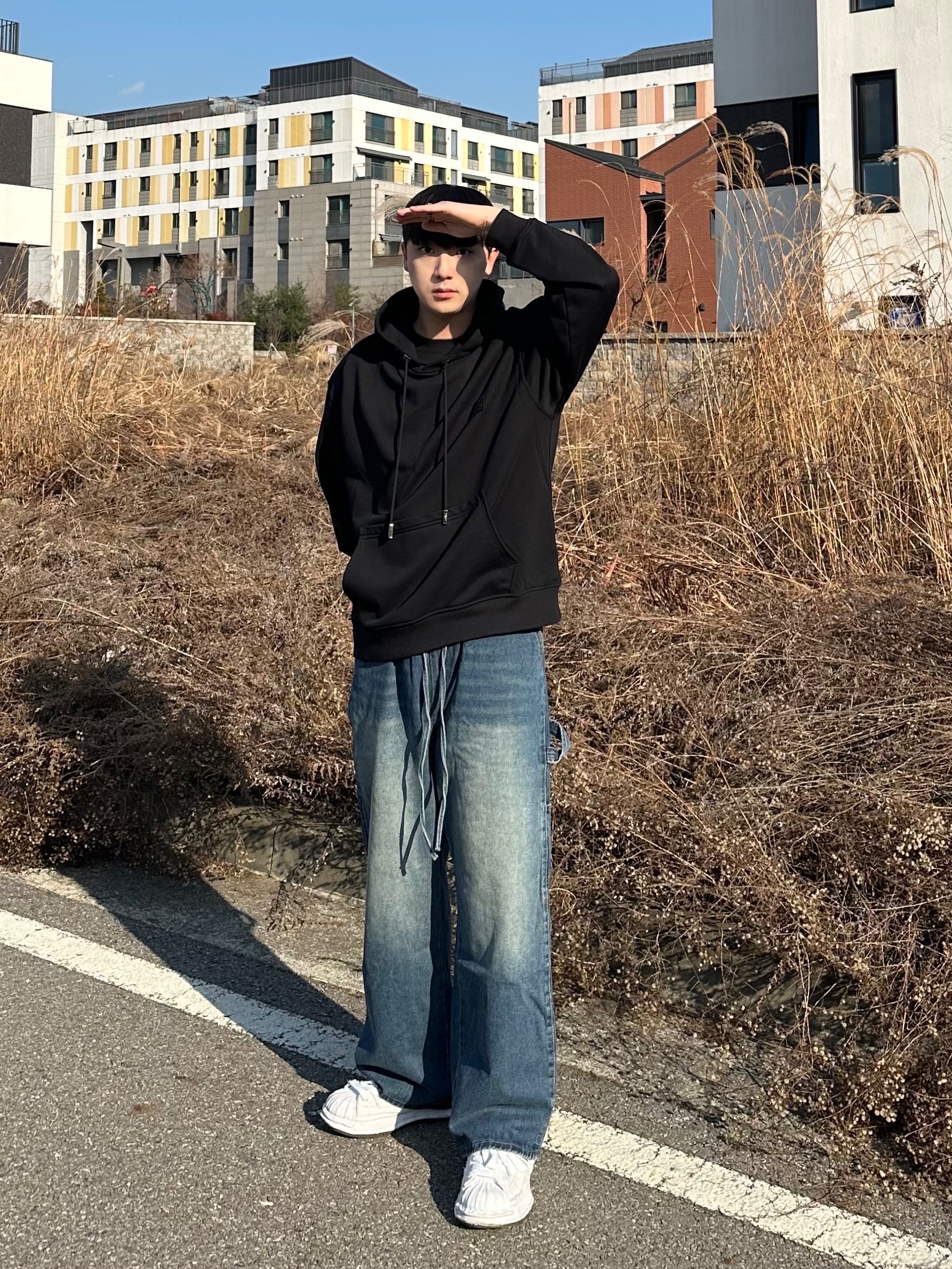Maison Mihara Yasuhiro Blakey OG Sole Canvas Low-top Sneakers White 착용 스타일 - 1