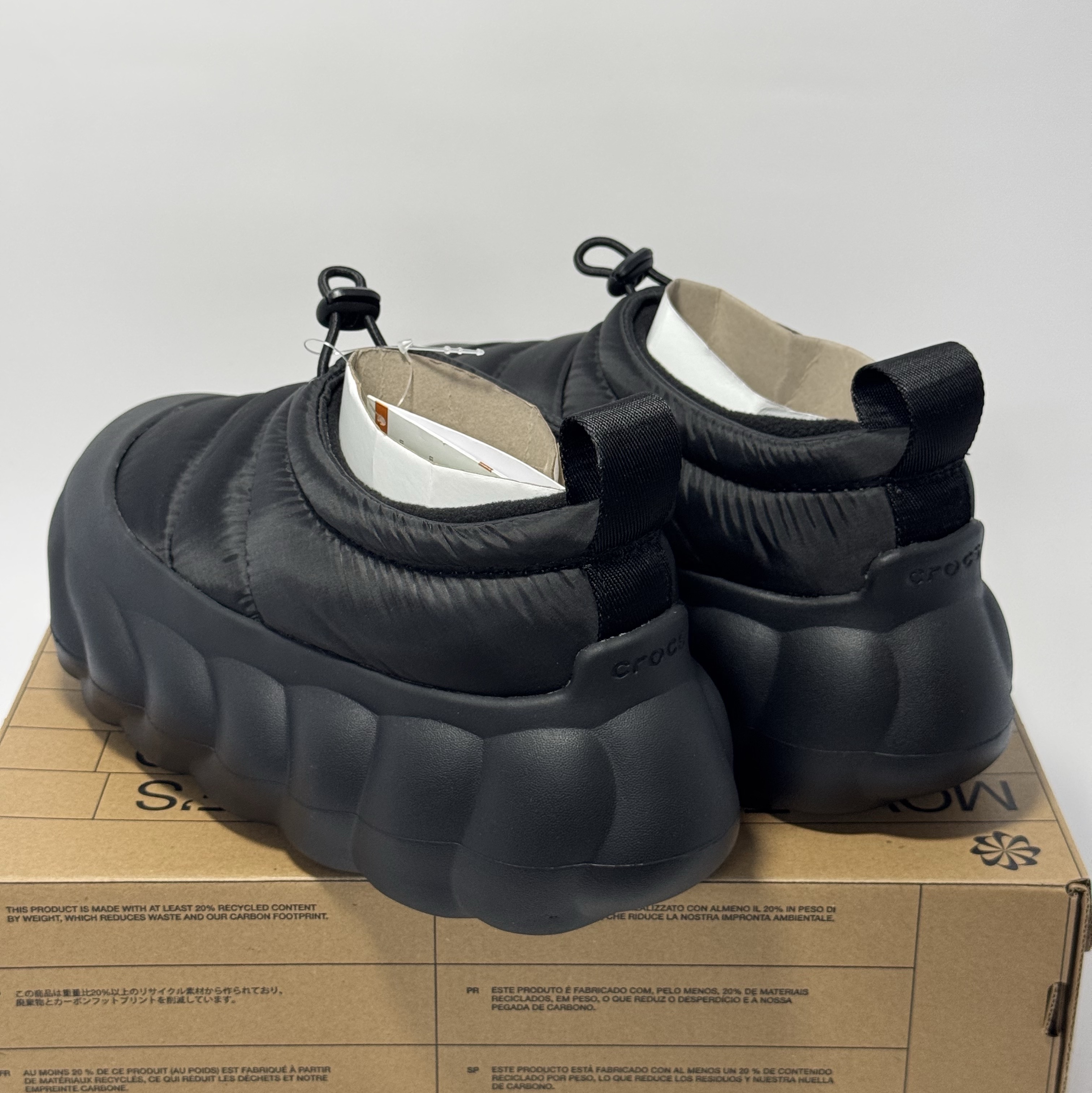 Crocs Overpuff Shorty Black 착용 스타일 - 3