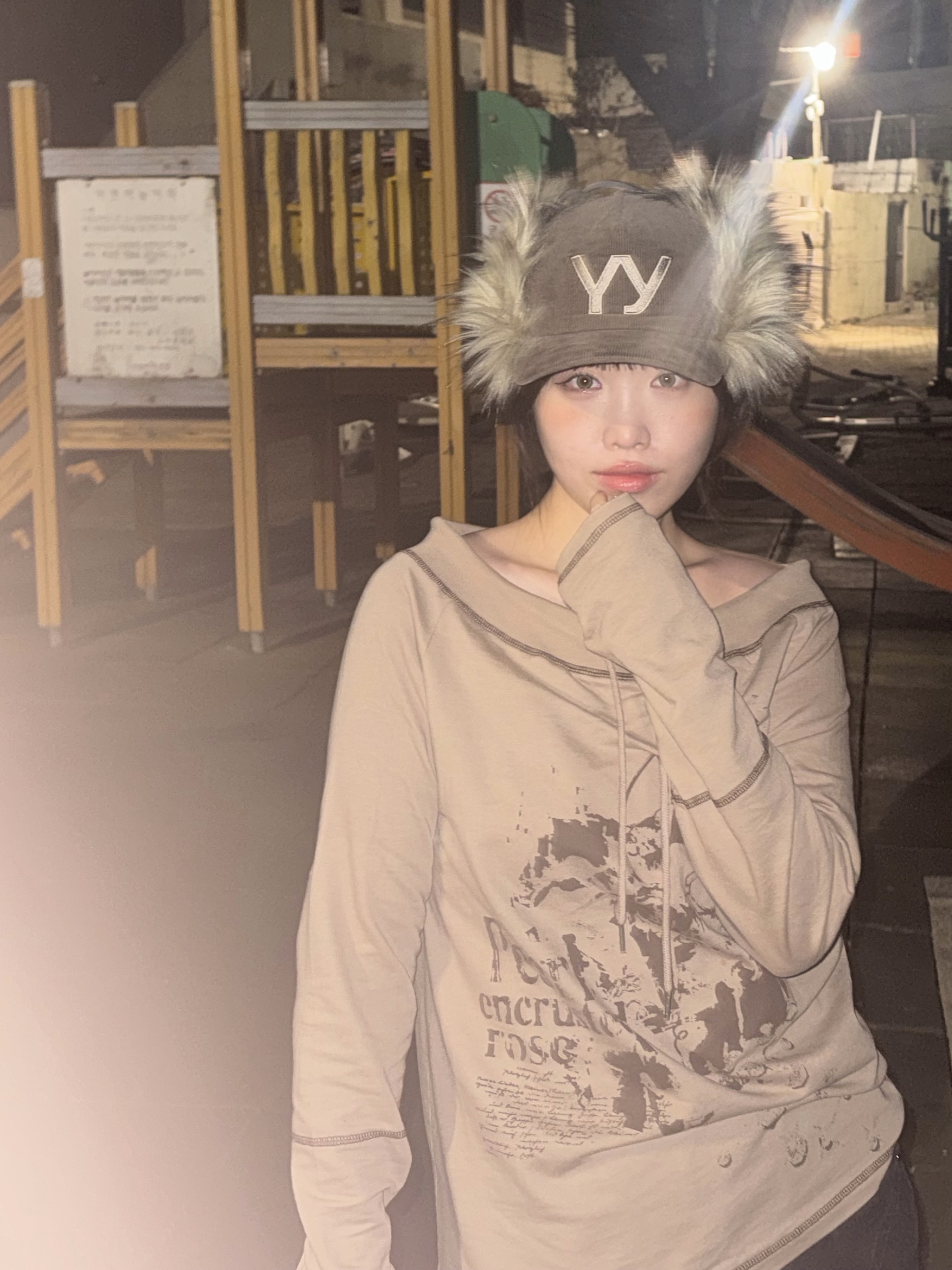 Open Yy Faux Fur Corduroy Earflap Cap Khaki 착용 스타일