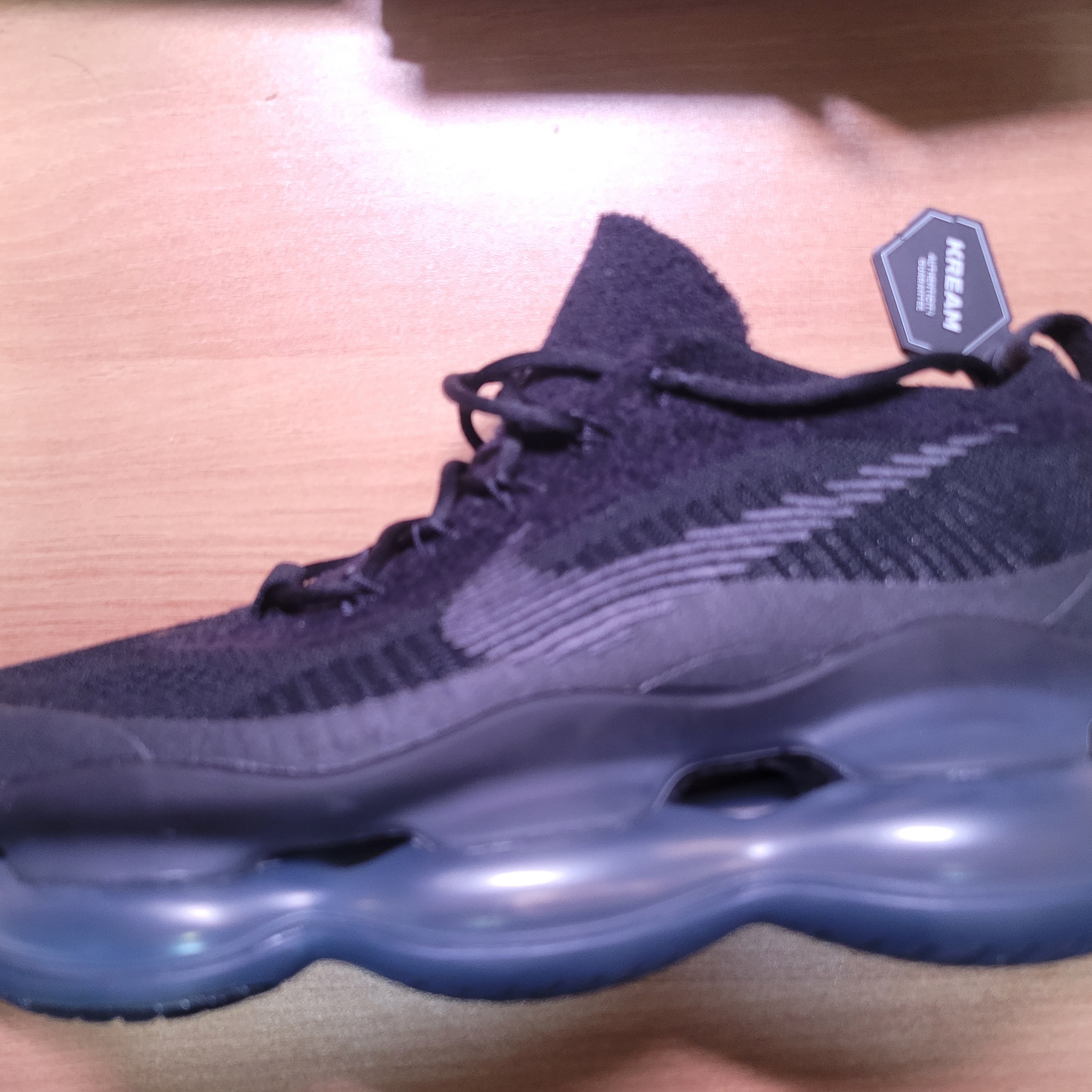 Nike Air Max Scorpion Flyknit Black Anthracite 착용 스타일