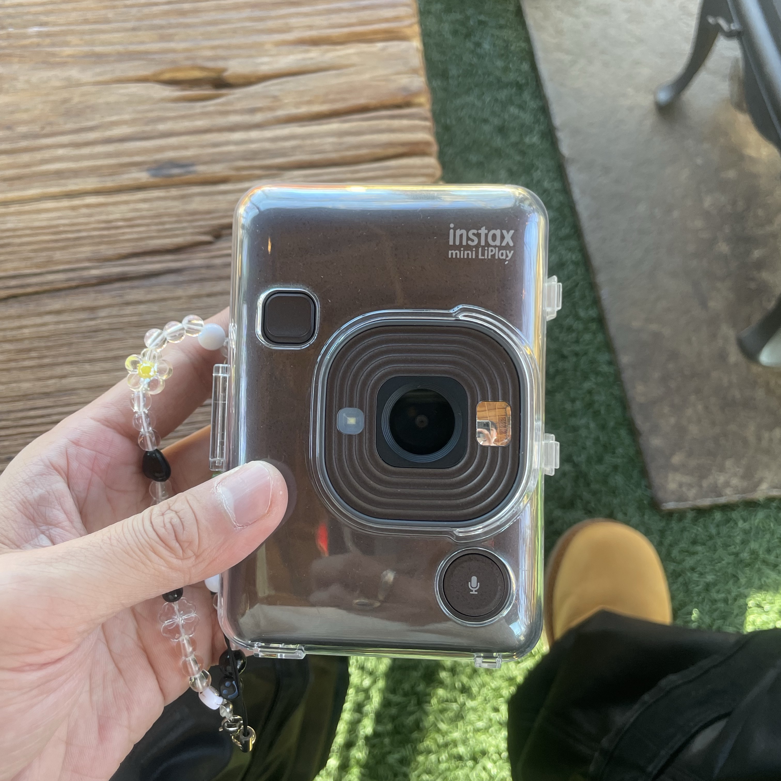 Fujifilm Instax Mini Liplay Deep Bronze (Korean Ver.) 착용 스타일 - 3