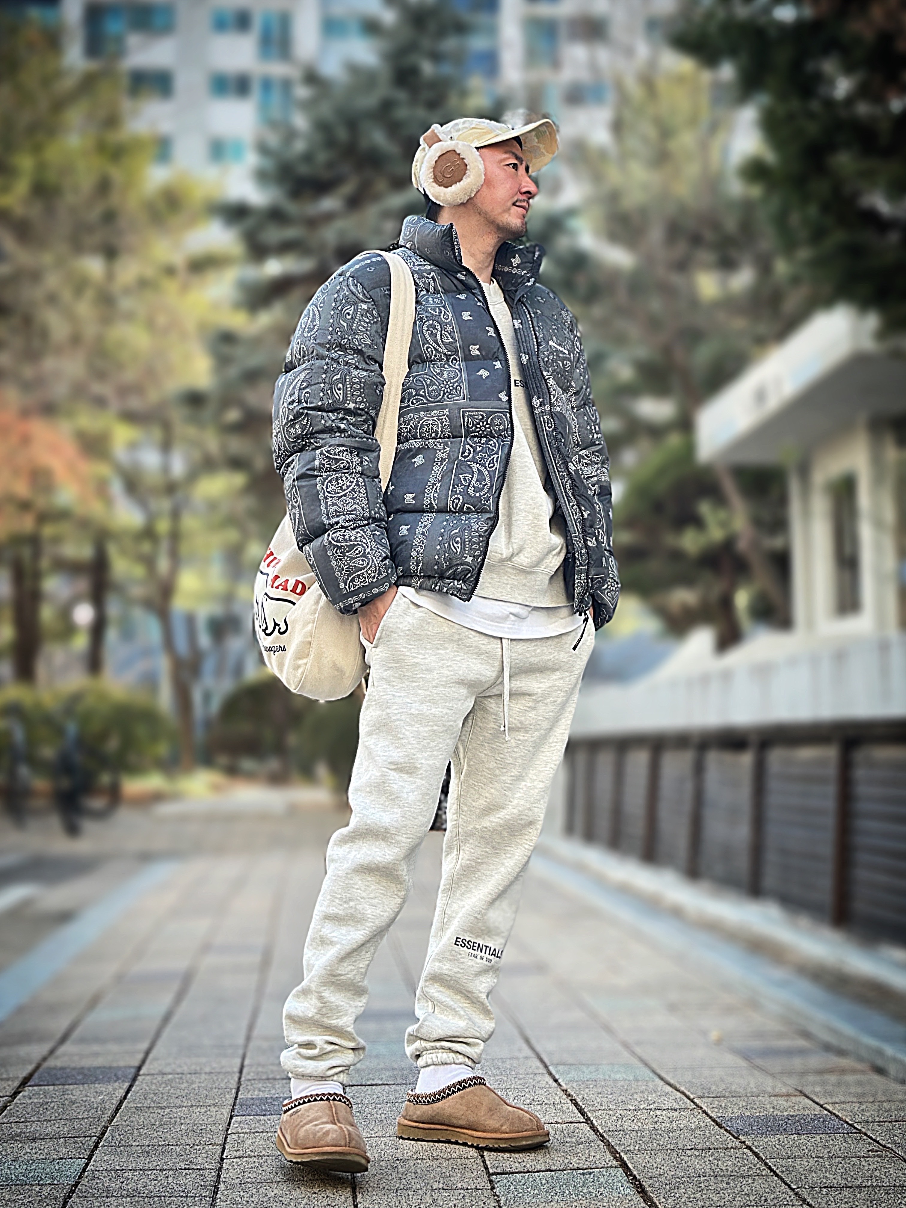 Supreme x Stone Island Reactive Ice Camo Ripstop Camp Cap Tan - 22SS, (W) UGG Embroidered Logo Earmuff Chestnut 착용 스타일