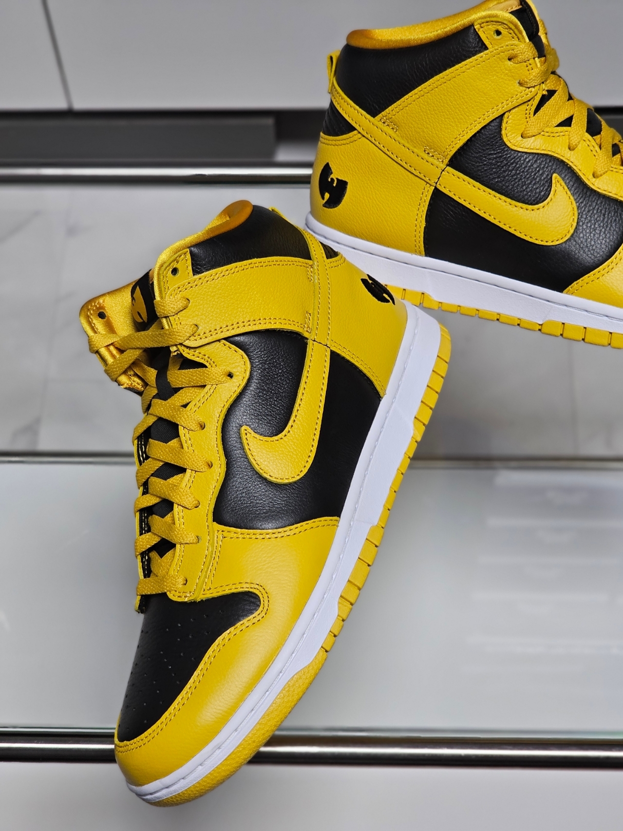 Nike Wu-Tang Clan Dunk High Black and Pollen 착용 스타일 - 3