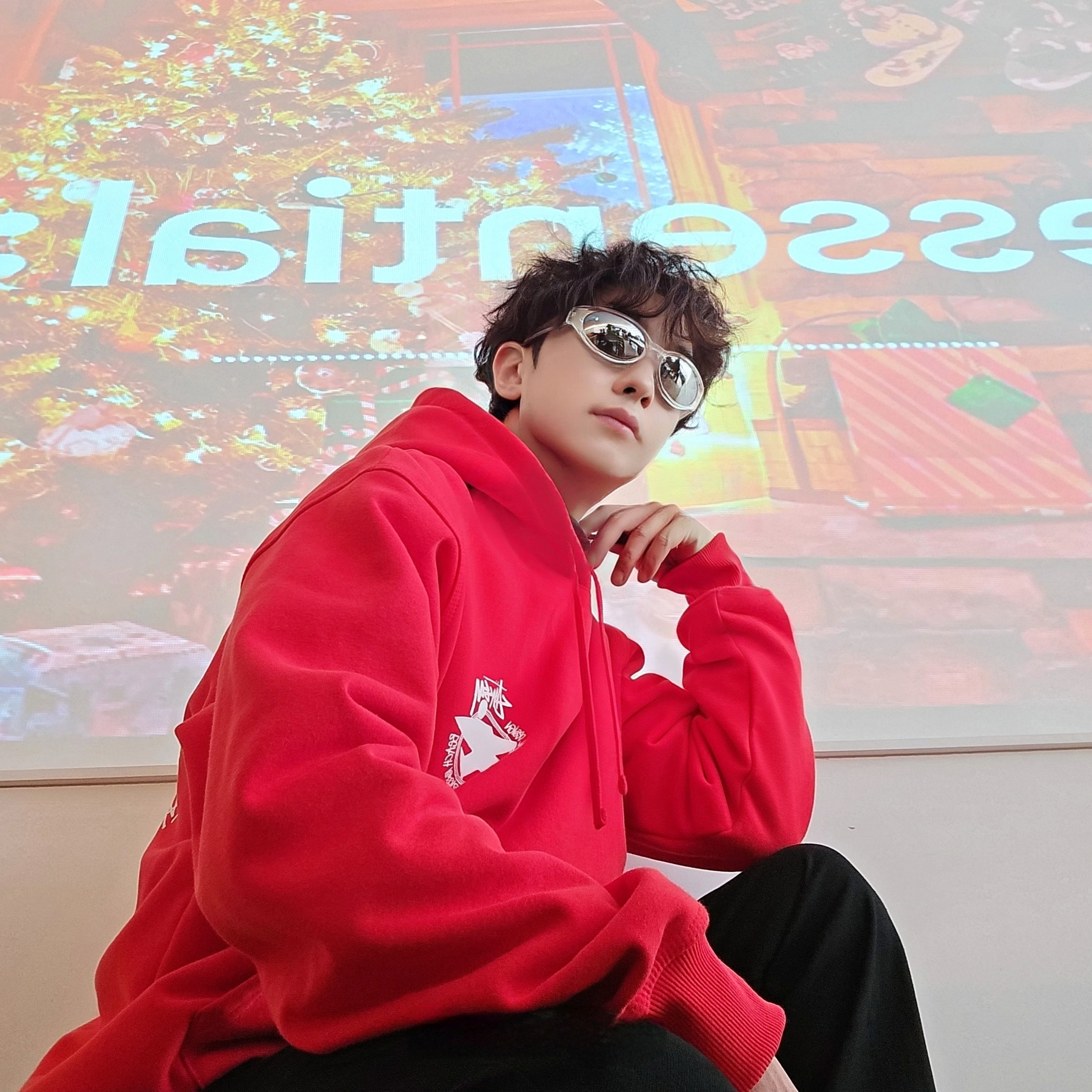 Stussy Beach Roots Hoodie Red, Nike x Supreme Air Force 1 Low White 착용 스타일 - 1