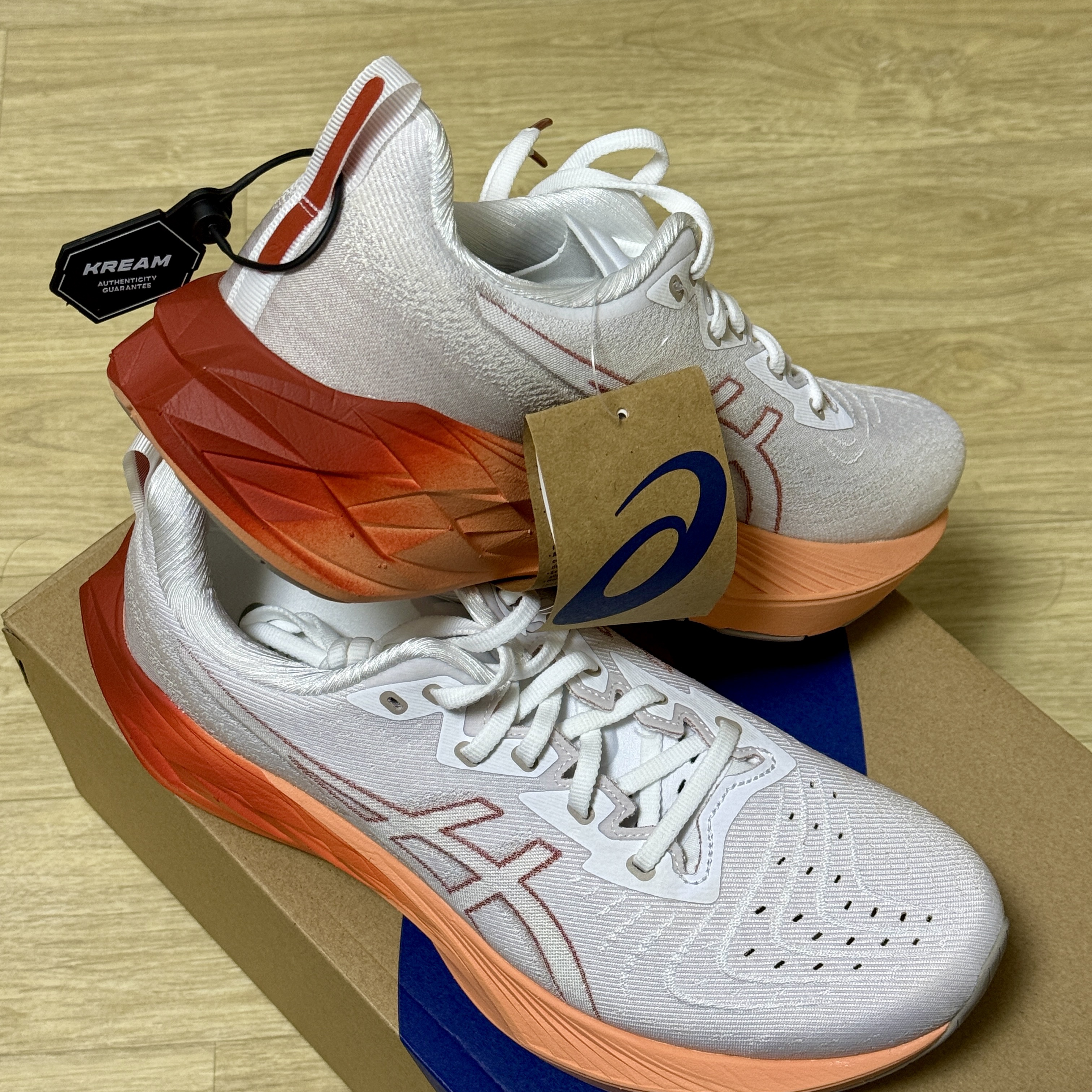 Asics Novablast 4 White Moonrock 착용 스타일