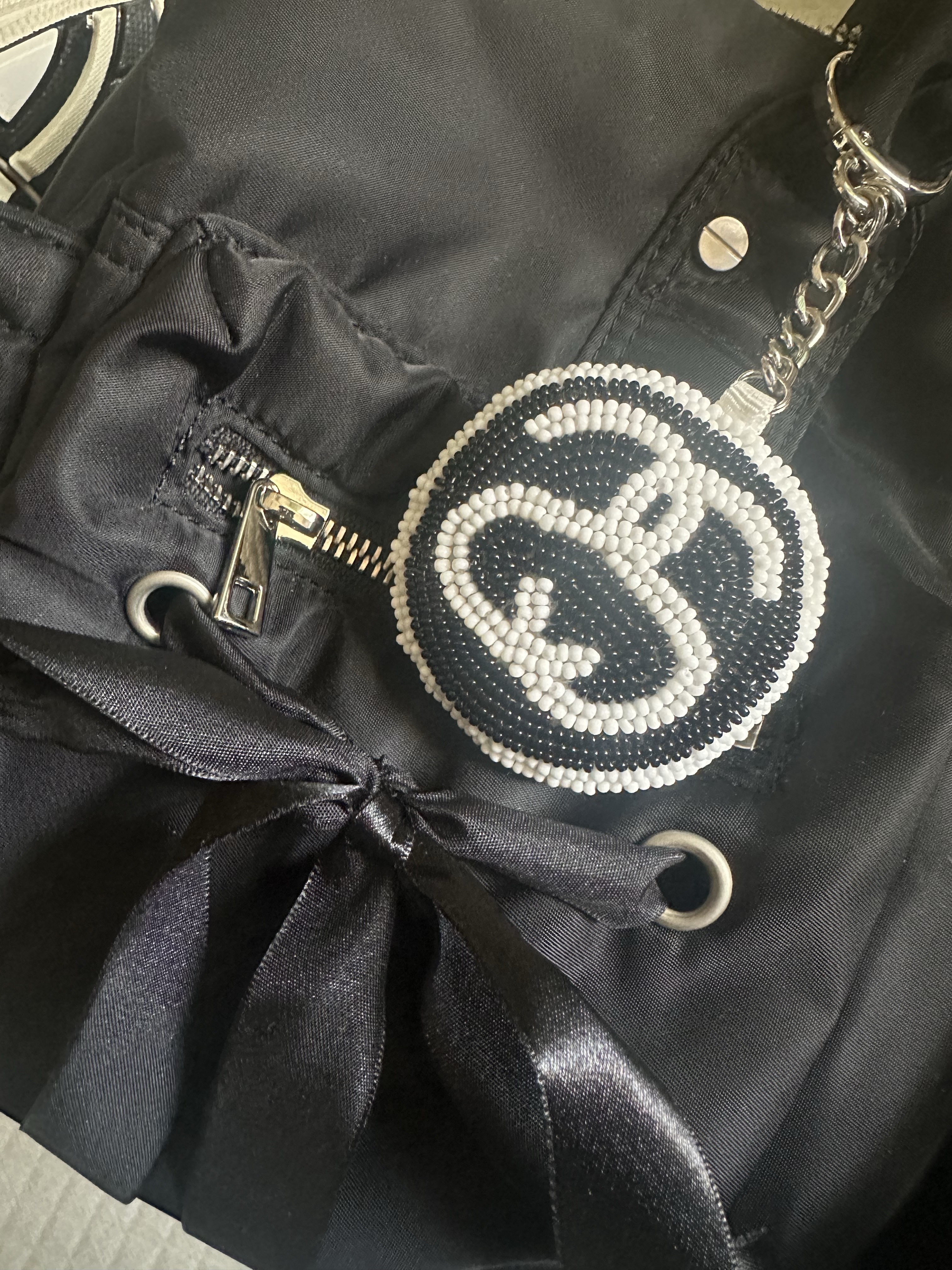 Stussy SS Link Beaded Ball Keychain Black, Asics Gel-Kayano 14 White Black 착용 스타일 - 3